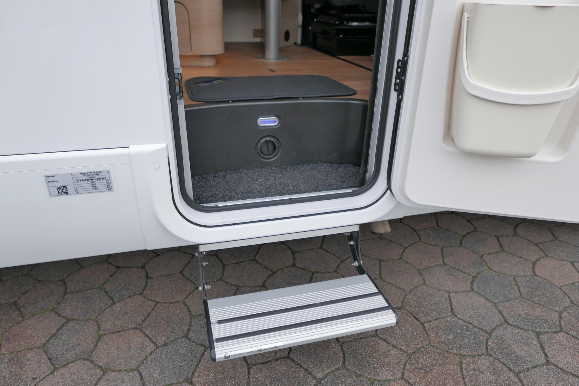 Hymer BMC-I 580 | Mercedes-Benz | 9G automaat | Enkele bedden | 3x Accu