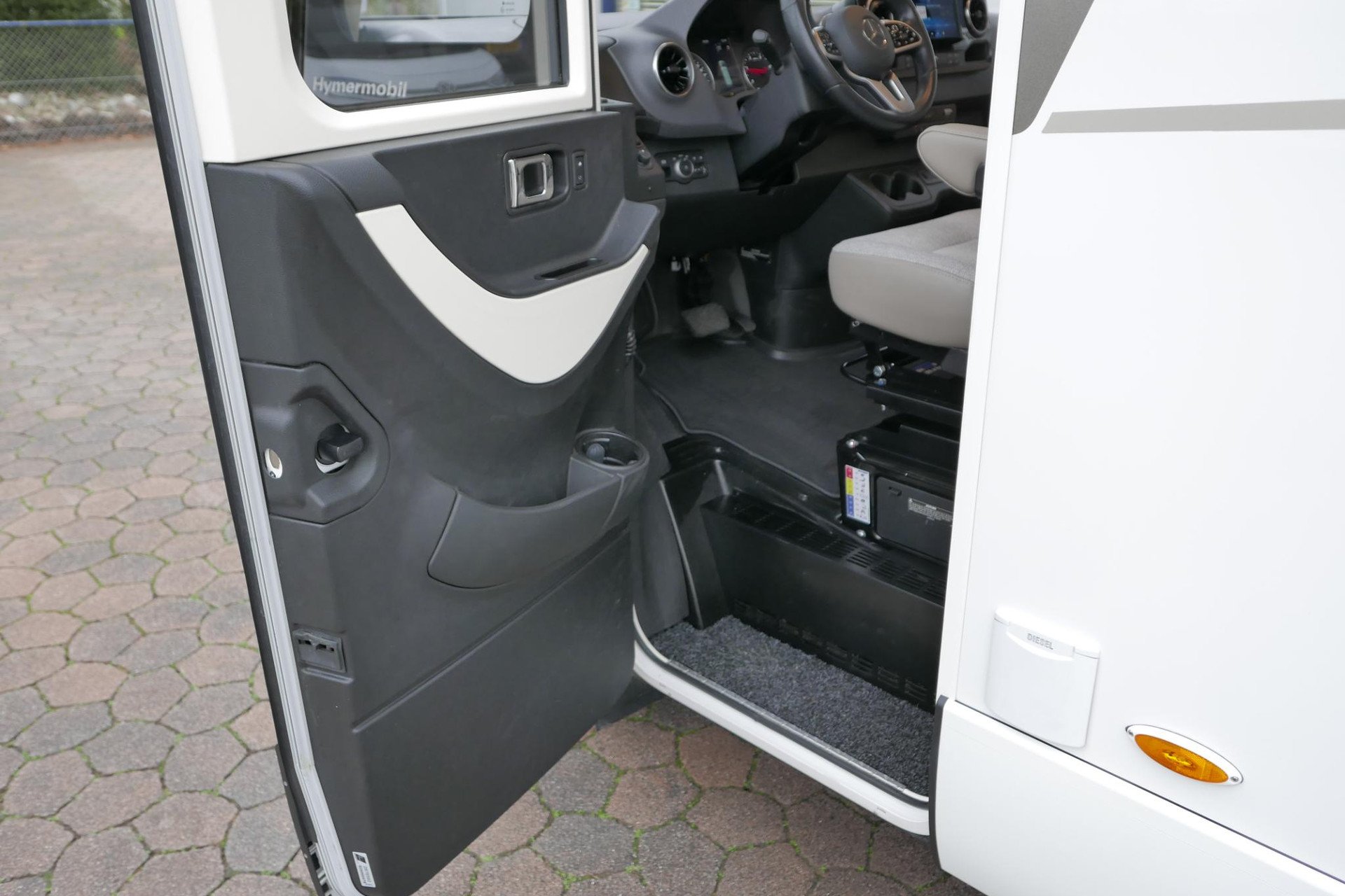 Hymer BMC-I 580 | Mercedes-Benz | 9G automaat | Enkele bedden | 3x Accu