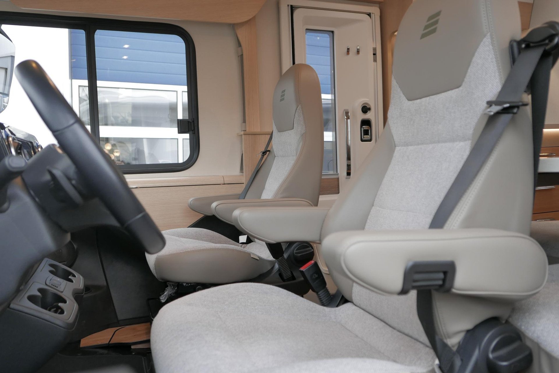 Hymer BMC-I 580 | Mercedes-Benz | 9G automaat | Enkele bedden | 3x Accu
