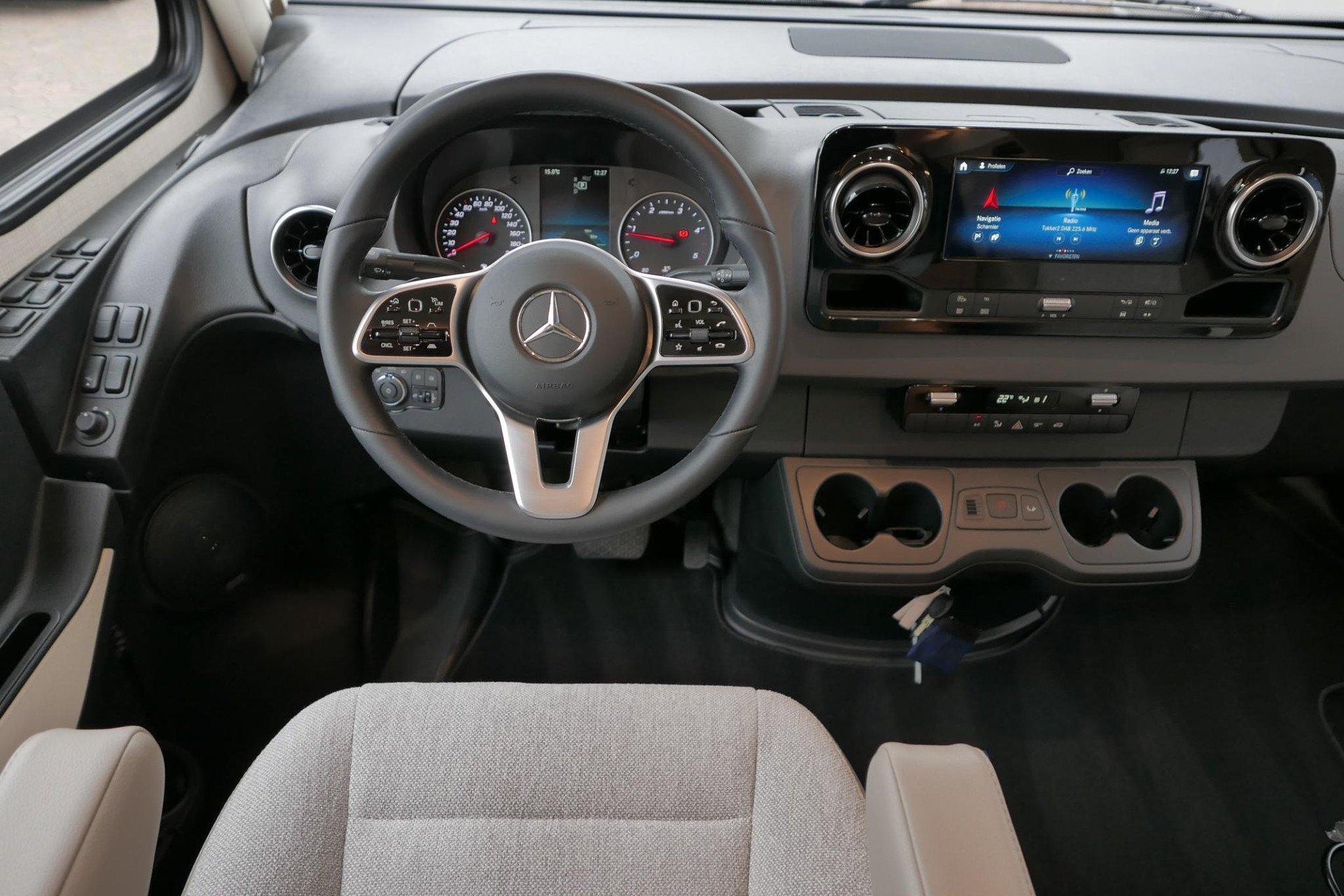 Hymer BMC-I 580 | Mercedes-Benz | 9G automaat | Enkele bedden | 3x Accu