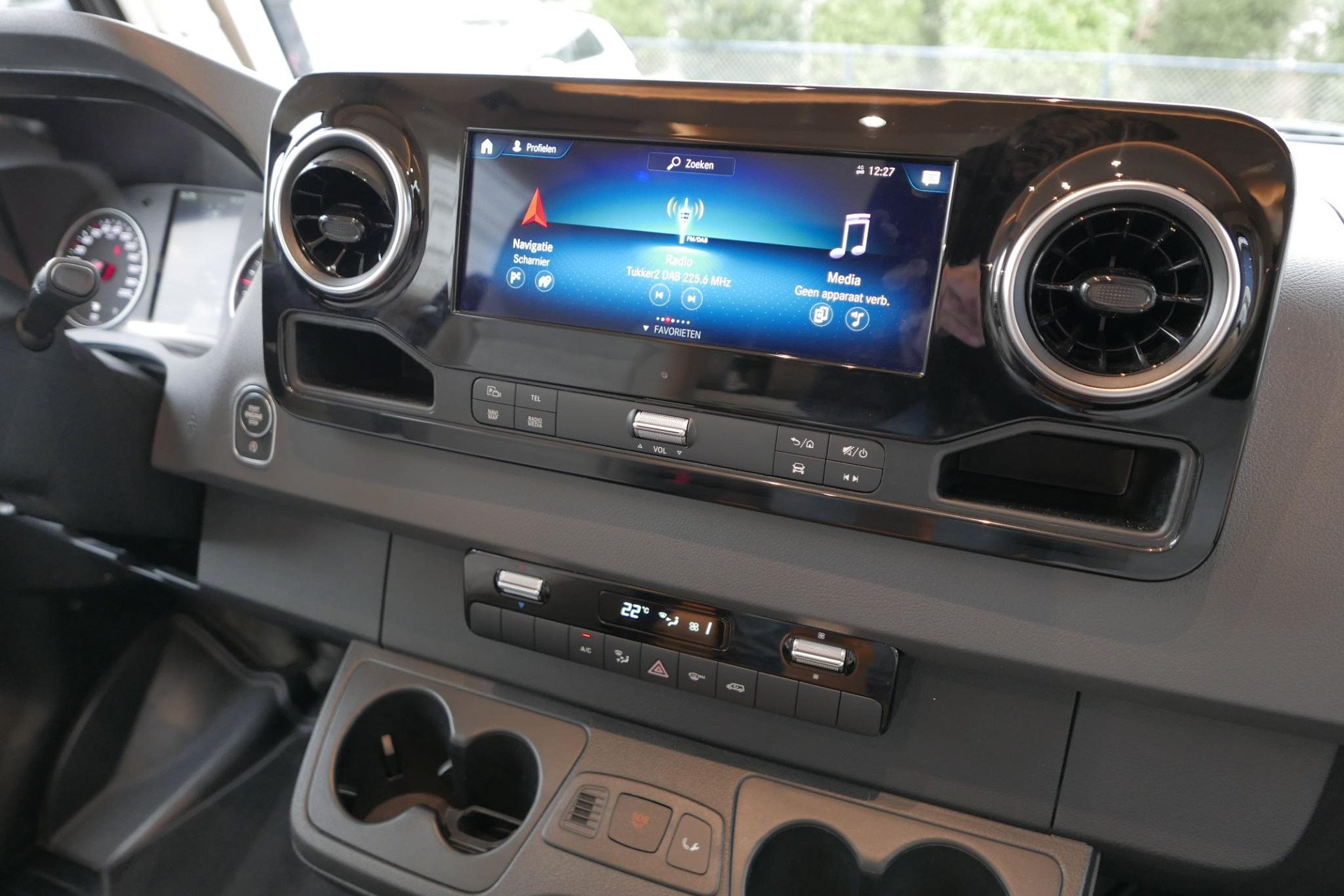 Hymer BMC-I 580 | Mercedes-Benz | 9G automaat | Enkele bedden | 3x Accu