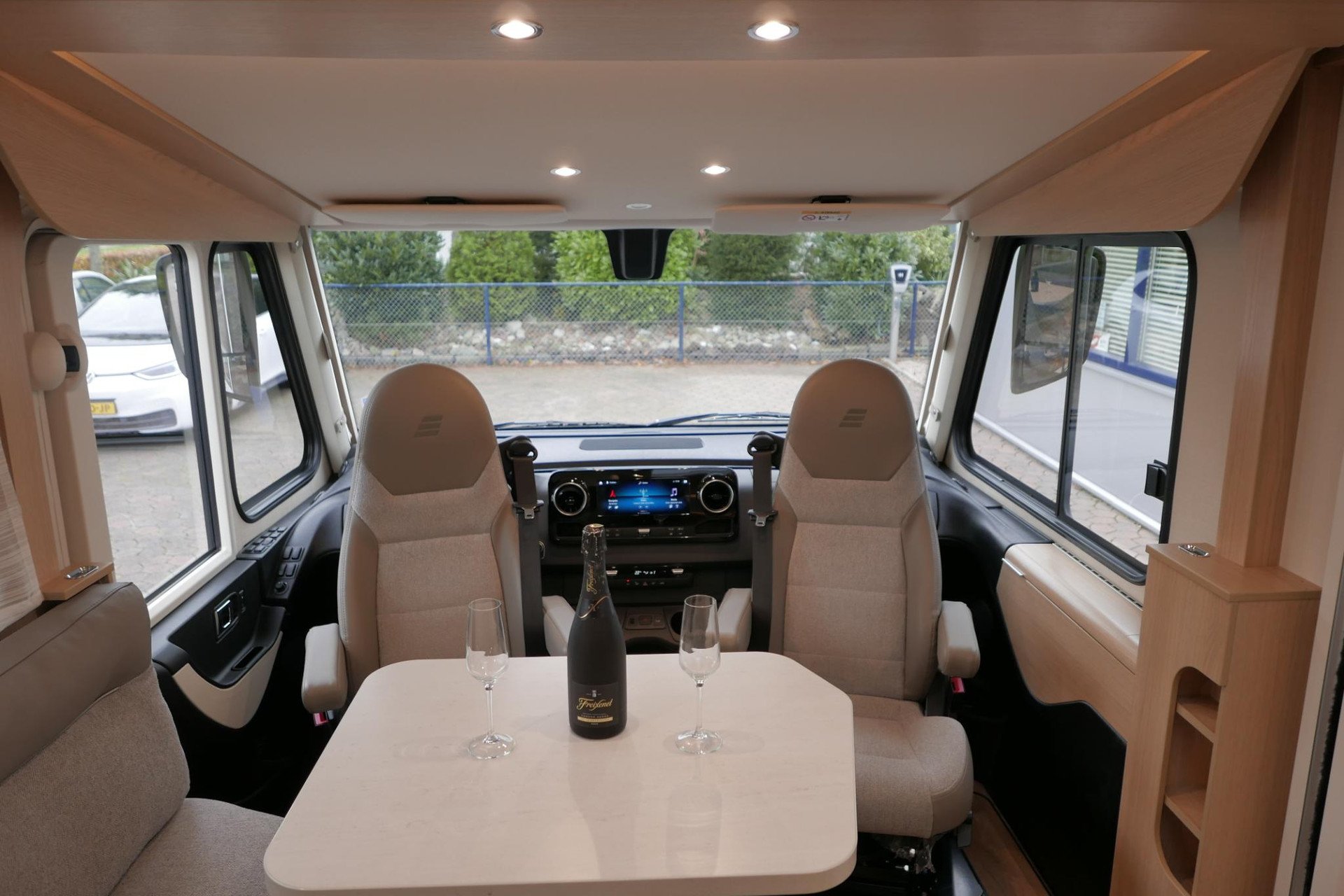 Hymer BMC-I 580 | Mercedes-Benz | 9G automaat | Enkele bedden | 3x Accu
