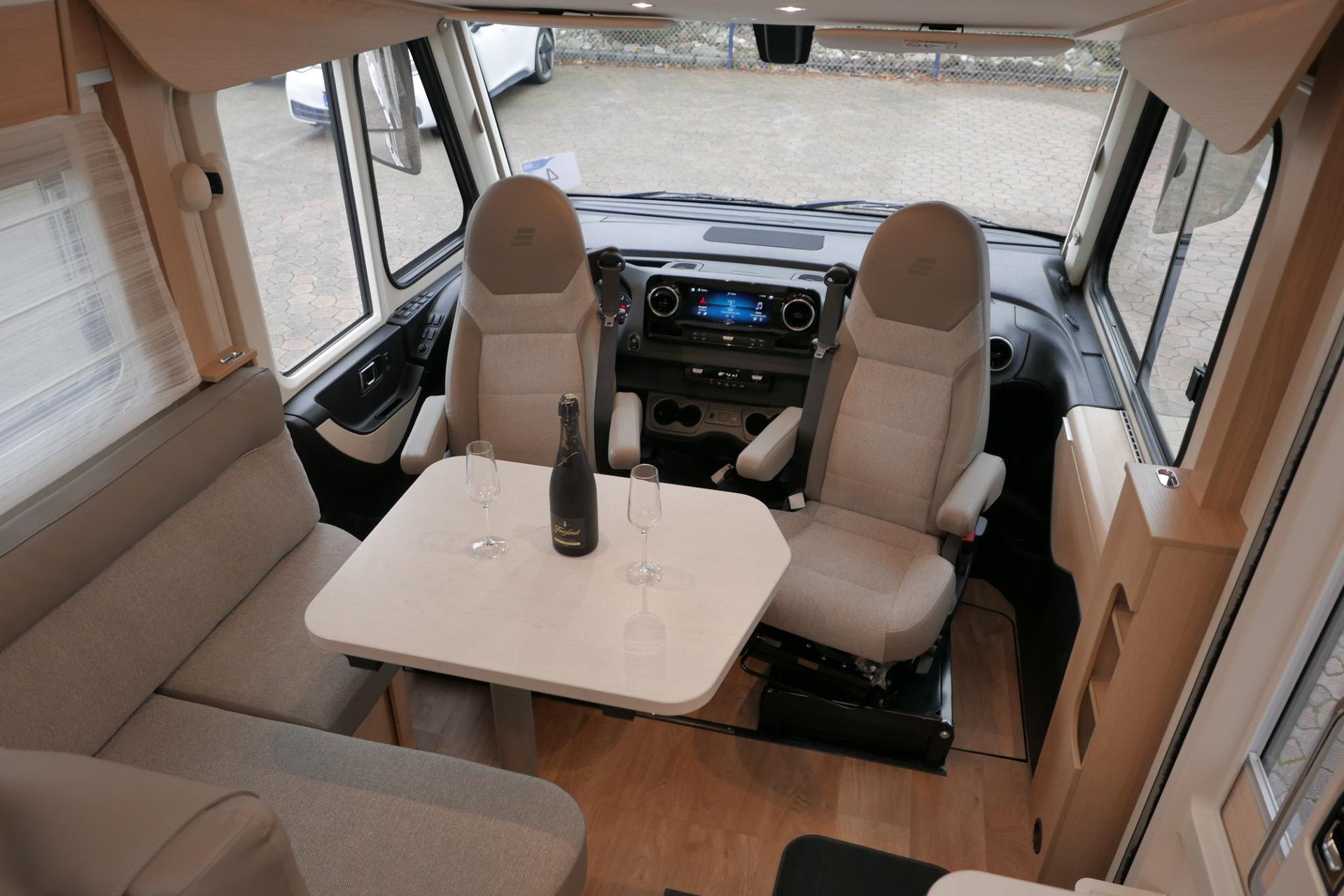 Hymer BMC-I 580 | Mercedes-Benz | 9G automaat | Enkele bedden | 3x Accu