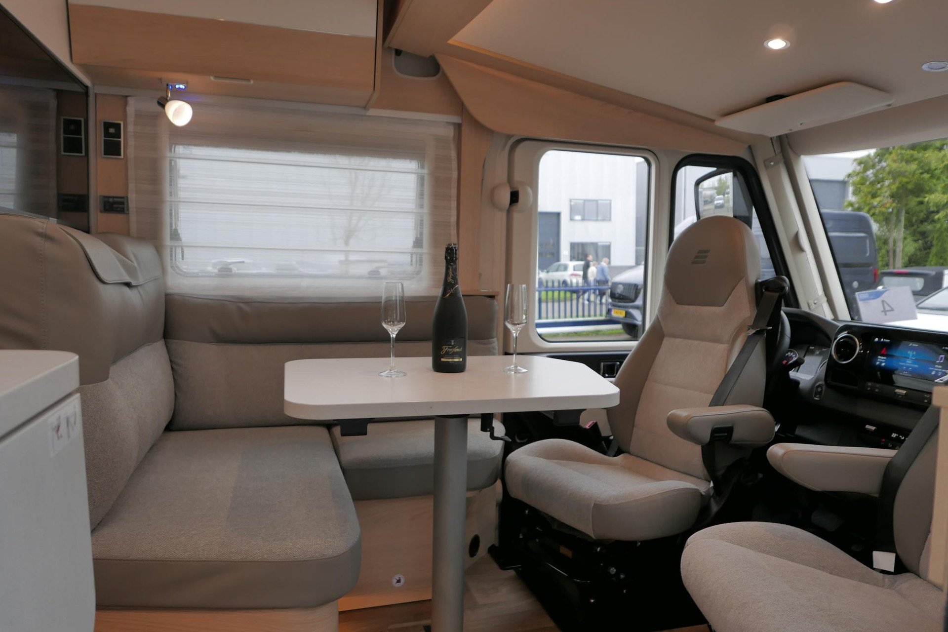 Hymer BMC-I 580 | Mercedes-Benz | 9G automaat | Enkele bedden | 3x Accu