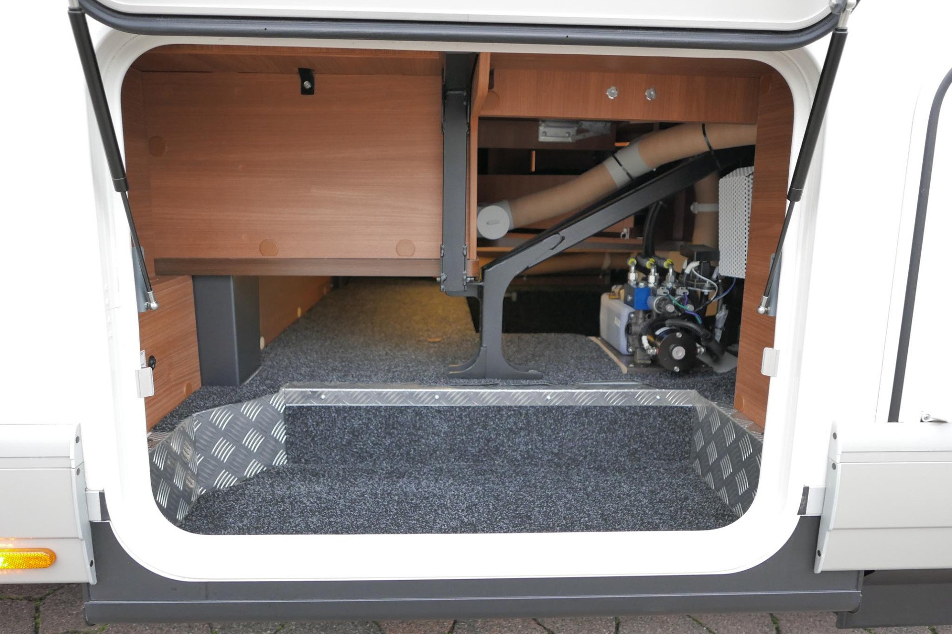 Carthago Chic C-Line I 5.0 QB L | Levelsysteem | Bovenkastjes | Queensbed