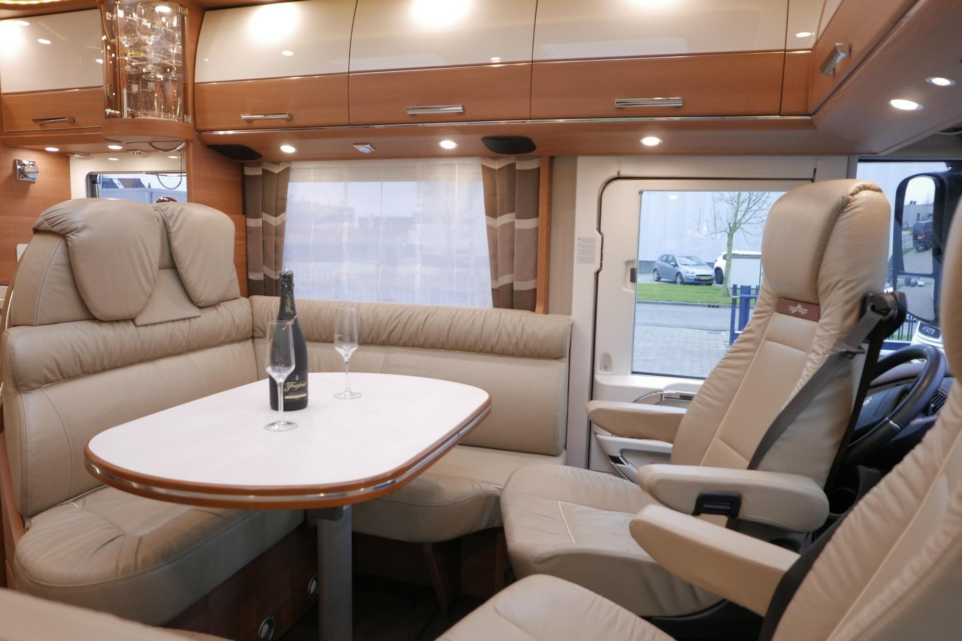 Carthago Chic C-Line I 5.0 QB L | Levelsysteem | Bovenkastjes | Queensbed