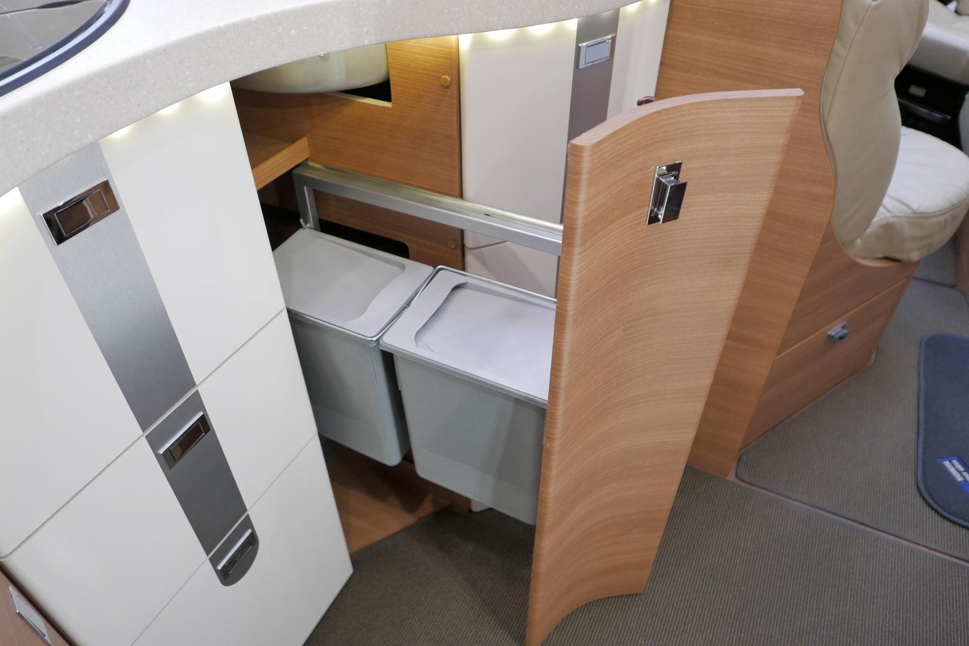 Carthago Chic C-Line I 5.0 QB L | Levelsysteem | Bovenkastjes | Queensbed