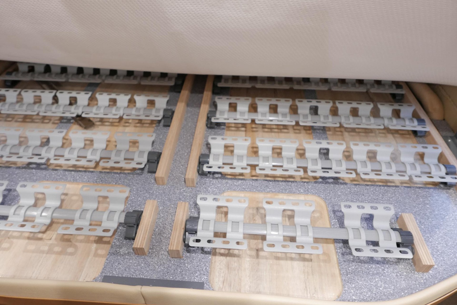 Carthago Chic C-Line I 5.0 QB L | Levelsysteem | Bovenkastjes | Queensbed