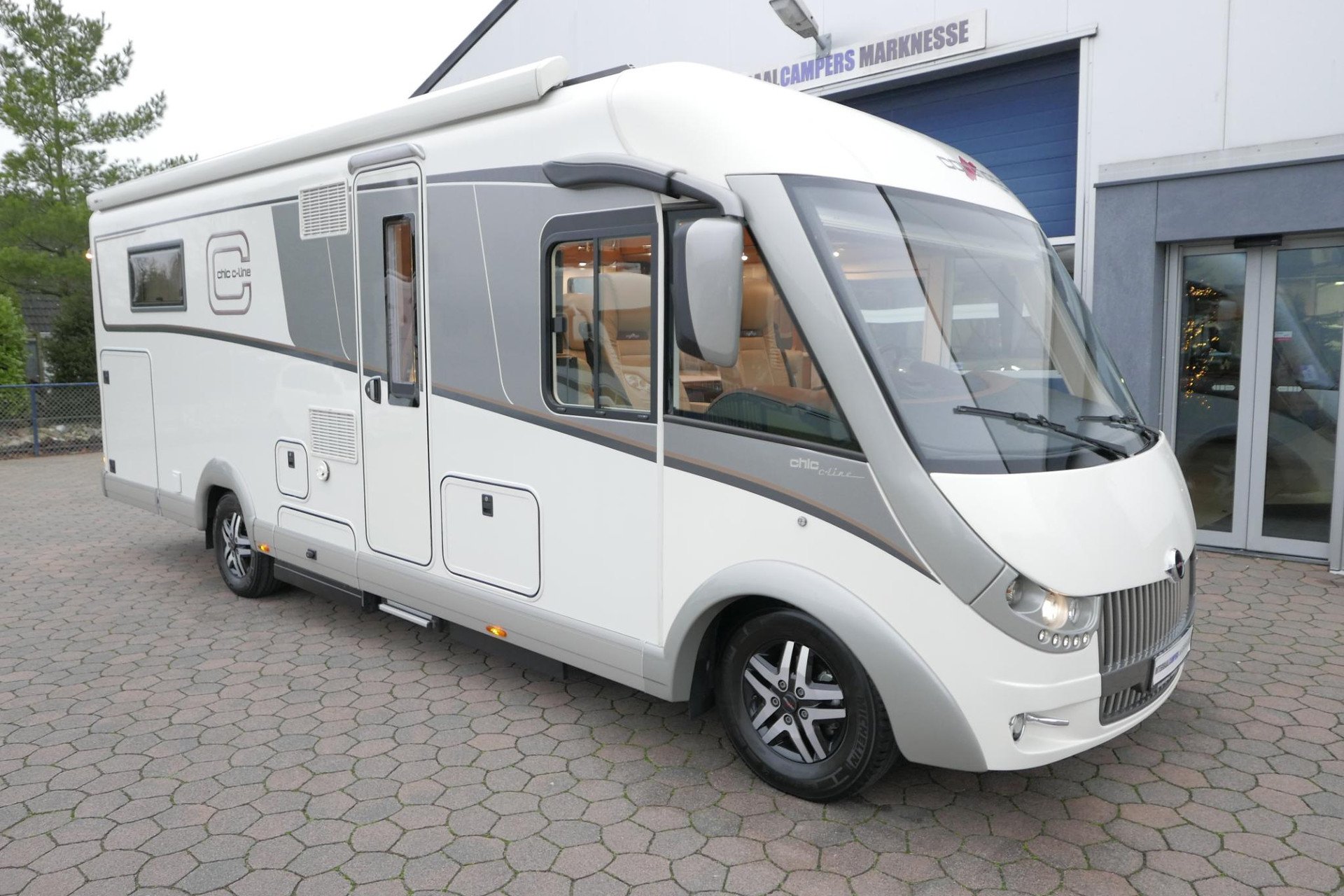Carthago Chic C-Line I 5.0 QB L | Levelsysteem | Bovenkastjes | Queensbed