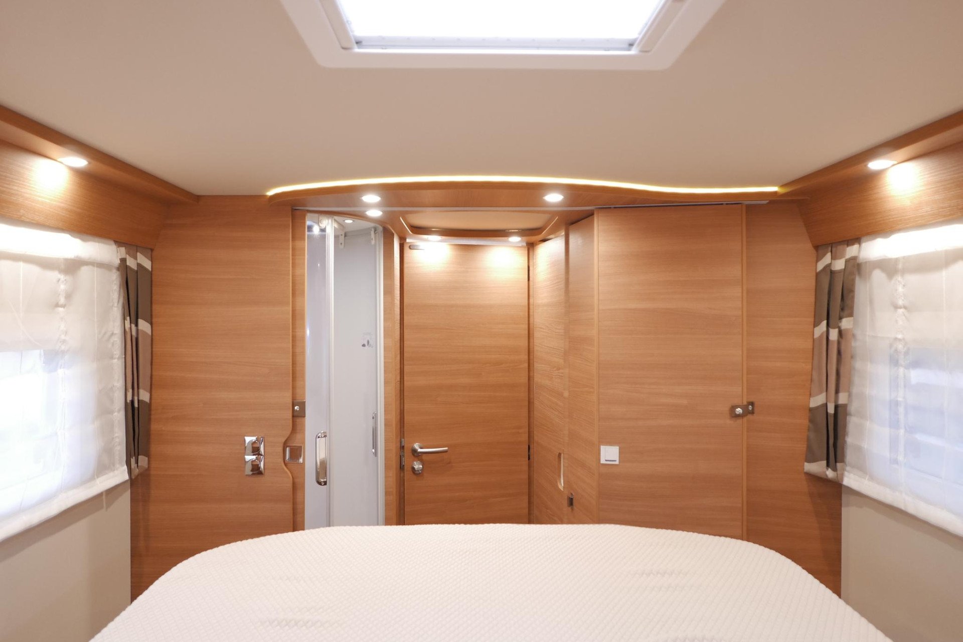 Carthago Chic C-Line I 5.0 QB L | Levelsysteem | Bovenkastjes | Queensbed