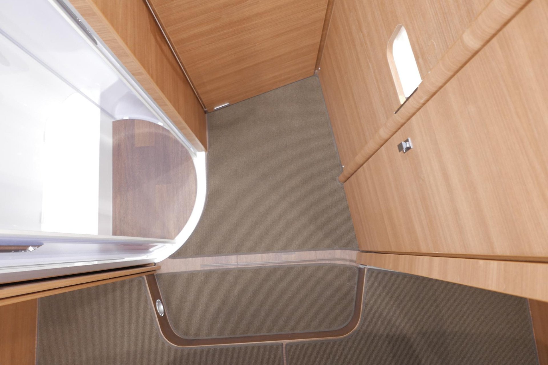 Carthago Chic C-Line I 5.0 QB L | Levelsysteem | Bovenkastjes | Queensbed
