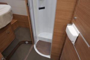 Carthago Chic C-Line I 5.0 QB L | Levelsysteem | Bovenkastjes | Queensbed