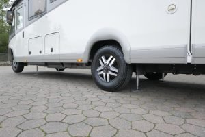 Carthago Chic C-Line I 5.0 QB L | Levelsysteem | Bovenkastjes | Queensbed