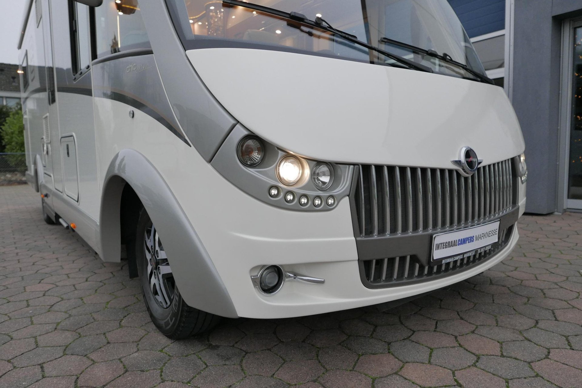Carthago Chic C-Line I 5.0 QB L | Levelsysteem | Bovenkastjes | Queensbed