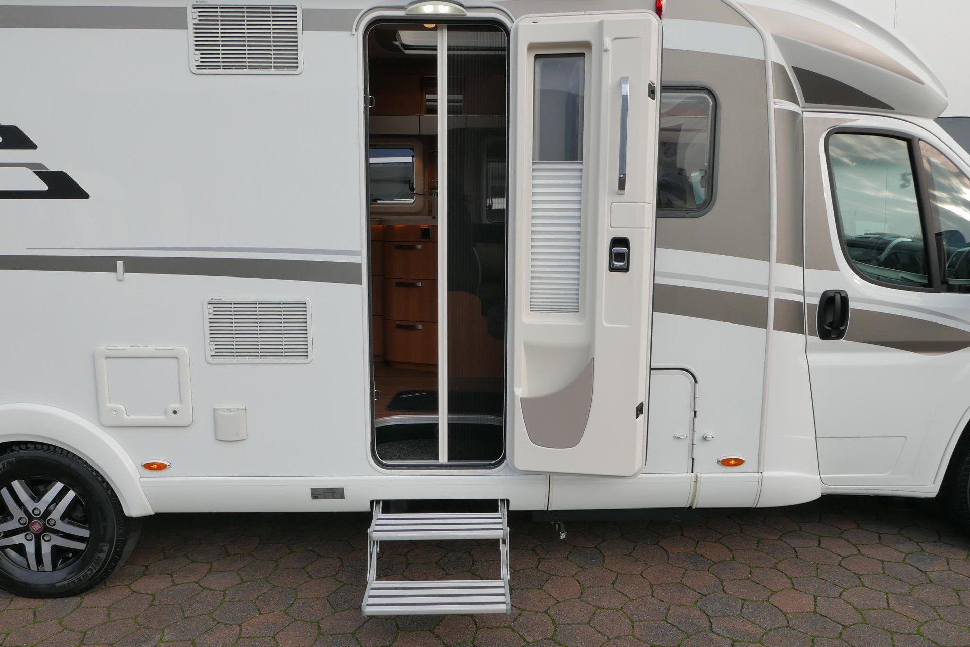 Hymer T 704 SL 180 PK | Automaat | Levelsysteem | Enkele bedden