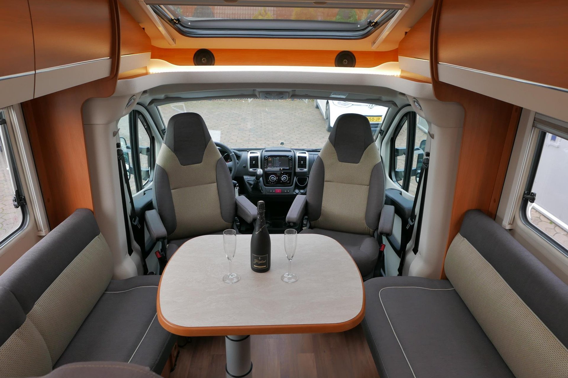 Hymer T 704 SL 180 PK | Automaat | Levelsysteem | Enkele bedden