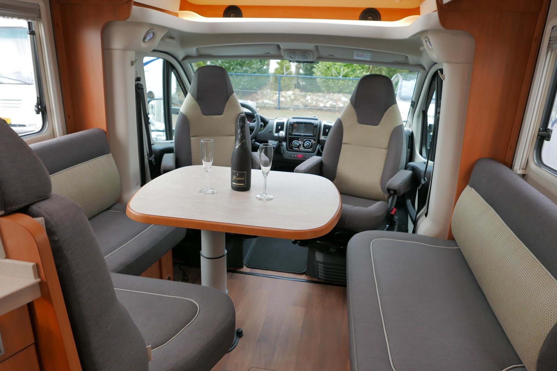 Hymer T 704 SL 180 PK | Automaat | Levelsysteem | Enkele bedden
