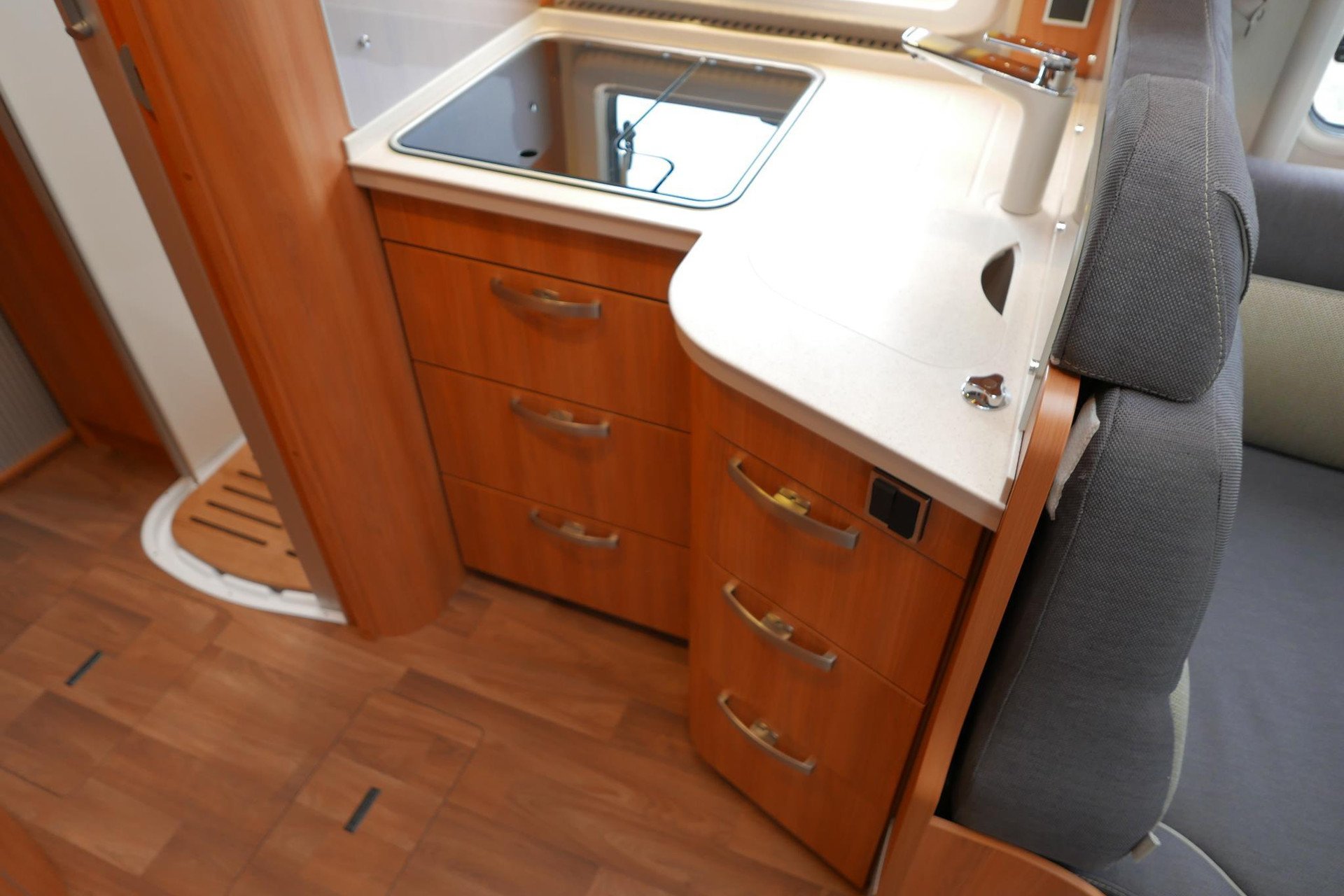 Hymer T 704 SL 180 PK | Automaat | Levelsysteem | Enkele bedden
