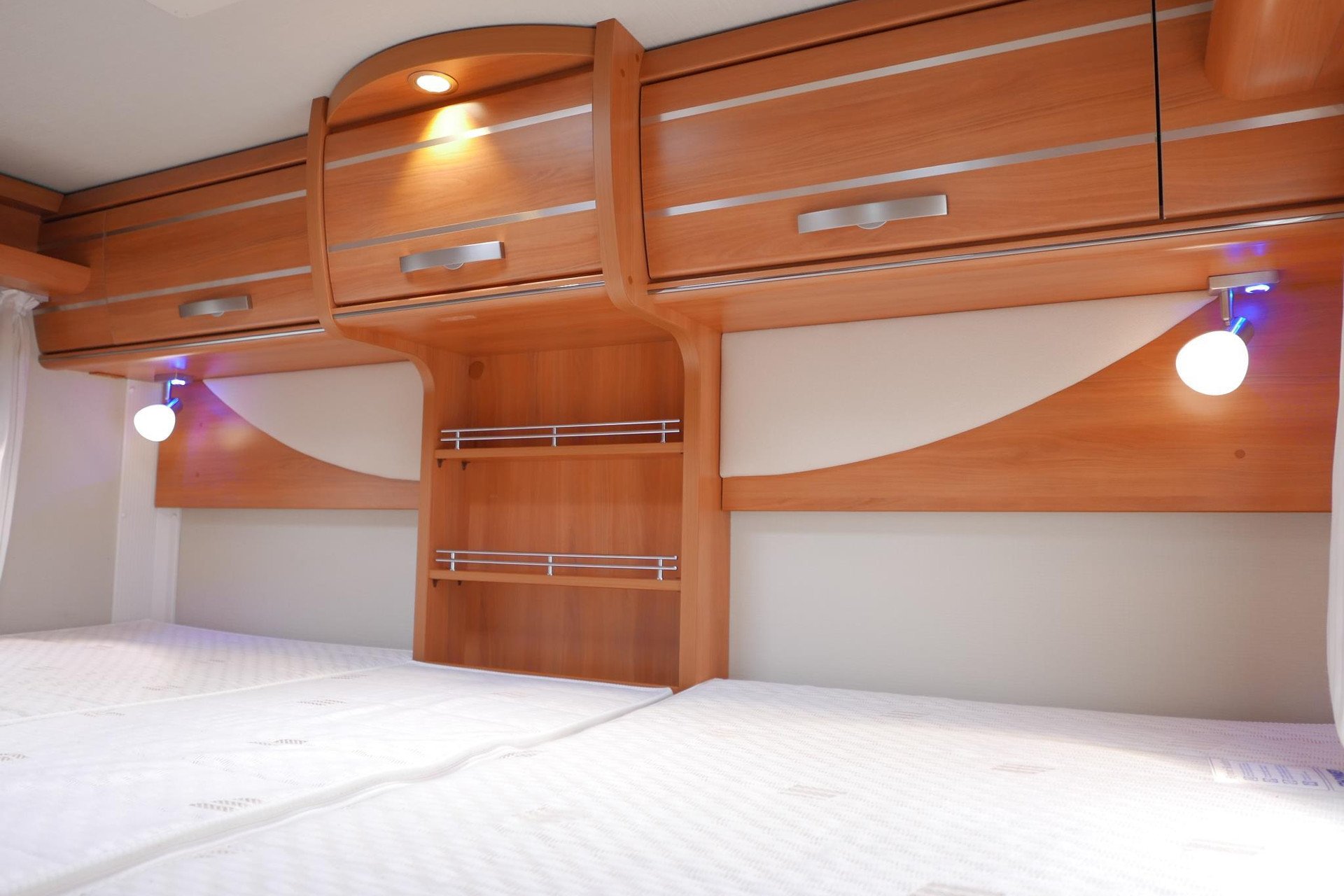 Hymer T 704 SL 180 PK | Automaat | Levelsysteem | Enkele bedden