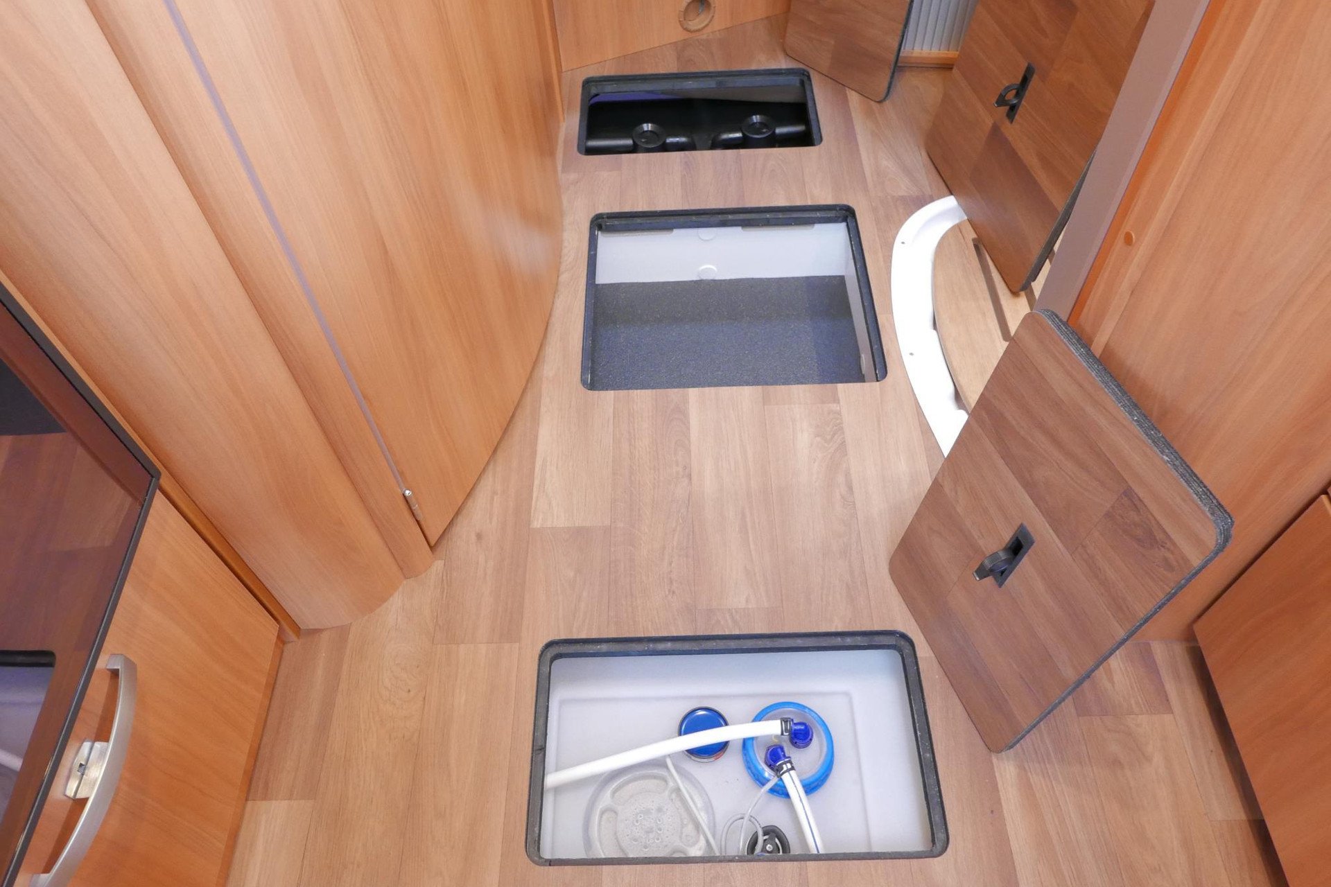 Hymer T 704 SL 180 PK | Automaat | Levelsysteem | Enkele bedden
