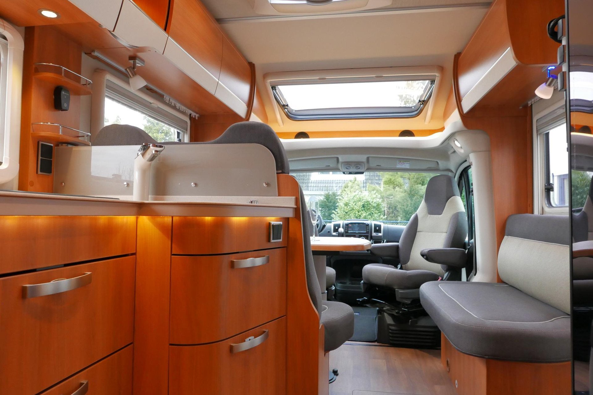 Hymer T 704 SL 180 PK | Automaat | Levelsysteem | Enkele bedden