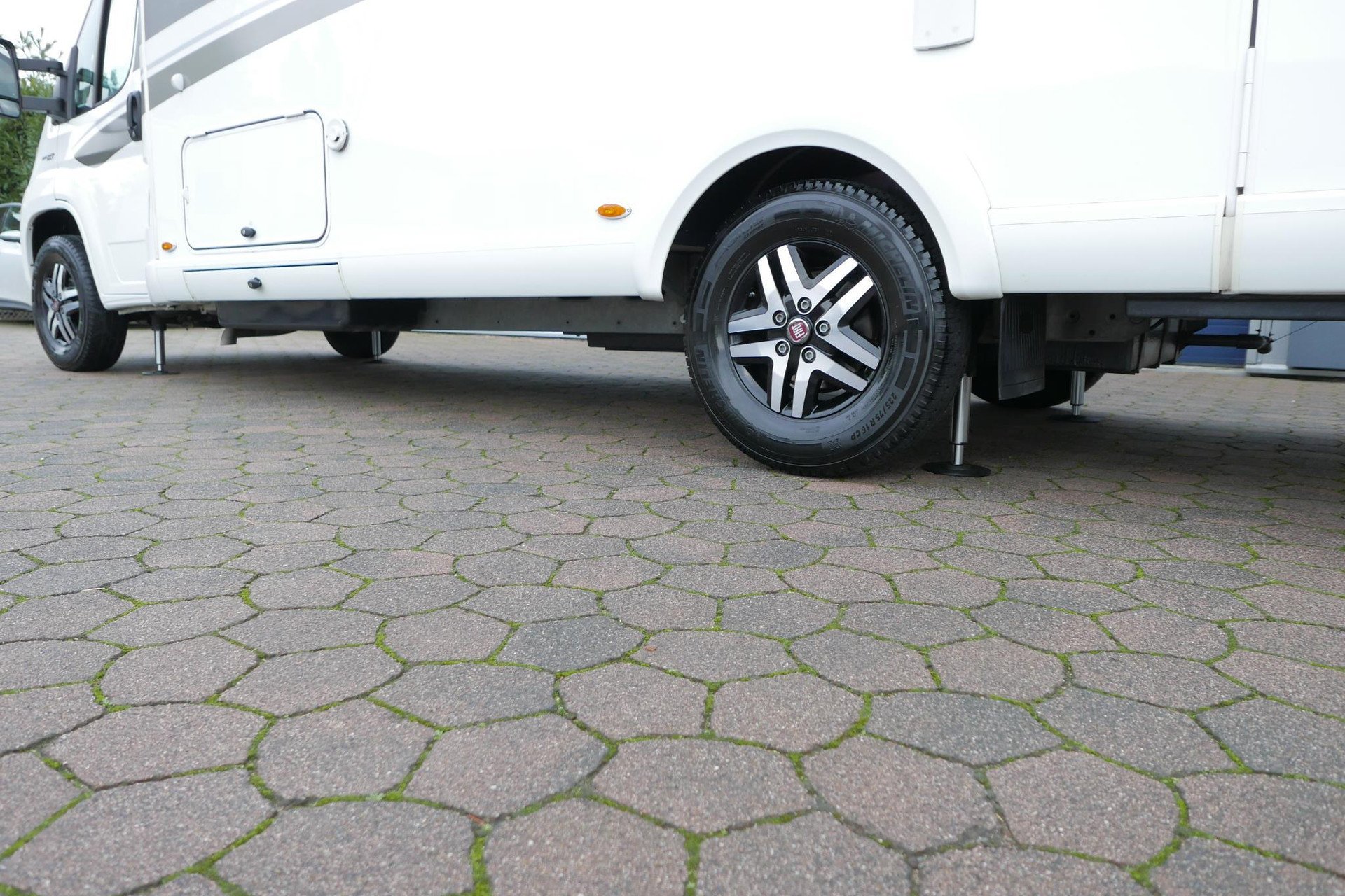 Hymer T 704 SL 180 PK | Automaat | Levelsysteem | Enkele bedden