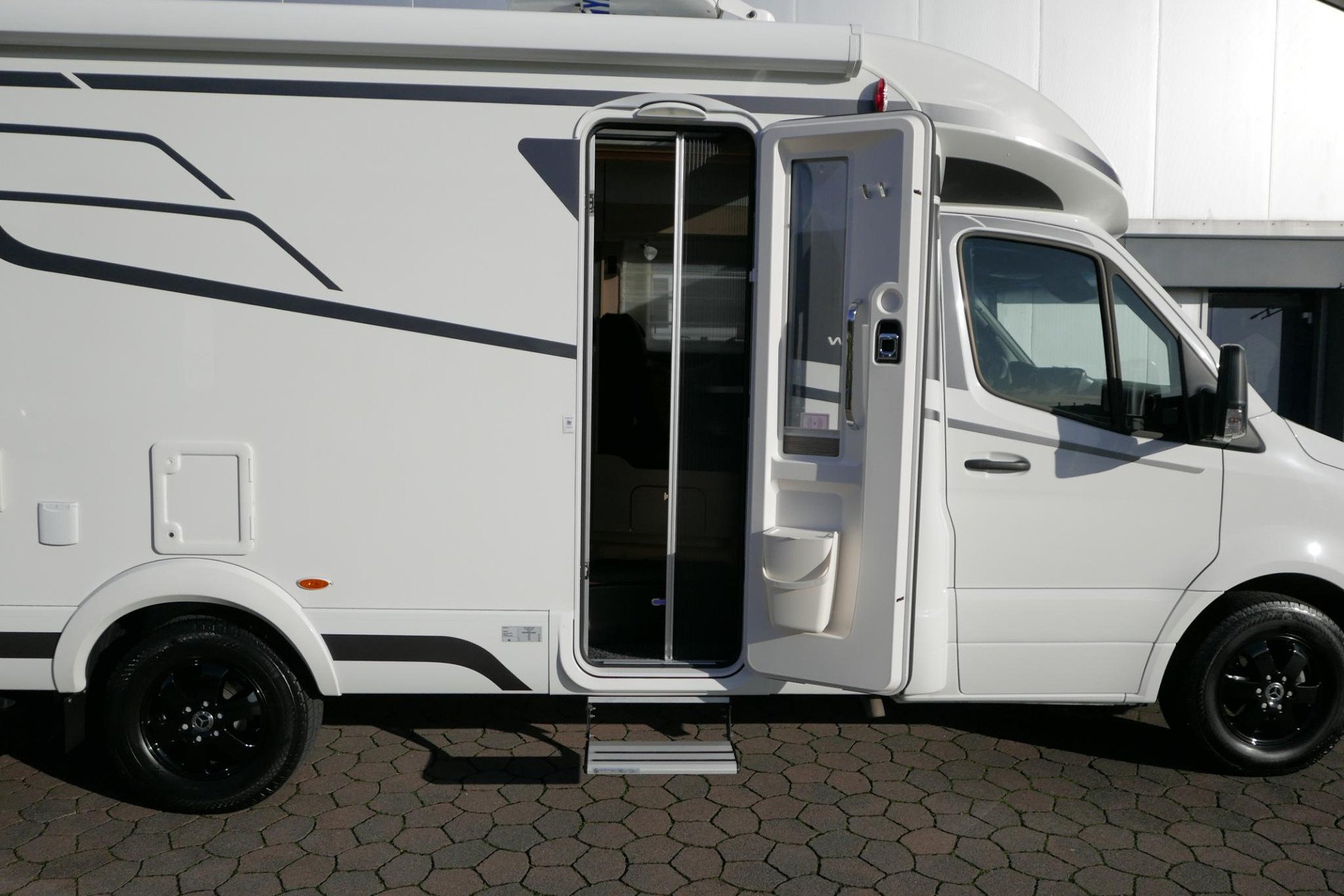 Hymer BMC-T 600 WhiteLine | Mercedes | Levelsysteem | Lithium | Airco
