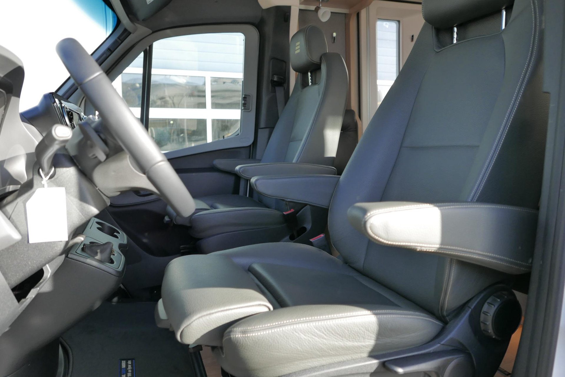 Hymer BMC-T 600 WhiteLine | Mercedes | Levelsysteem | Lithium | Airco
