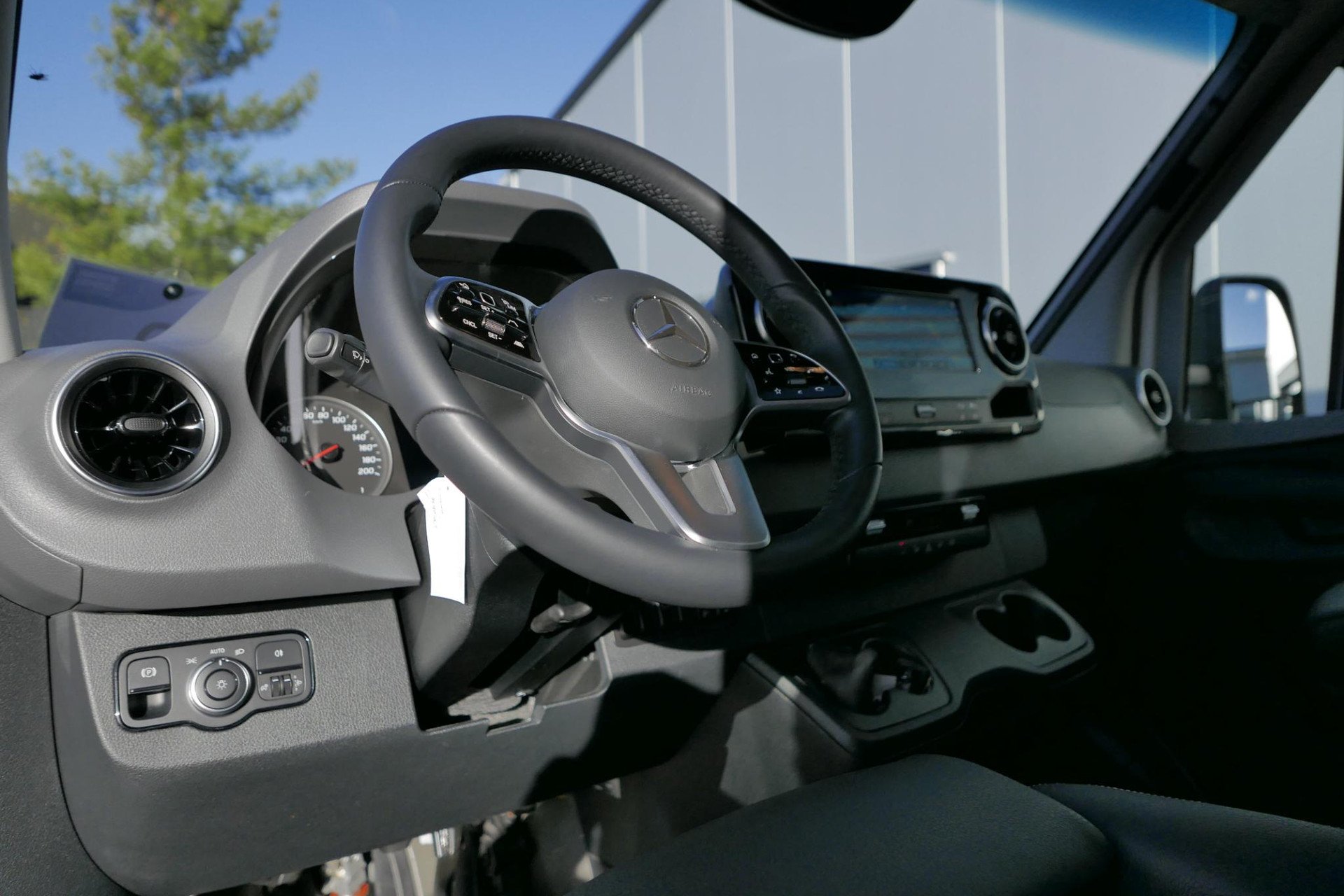 Hymer BMC-T 600 WhiteLine | Mercedes | Levelsysteem | Lithium | Airco
