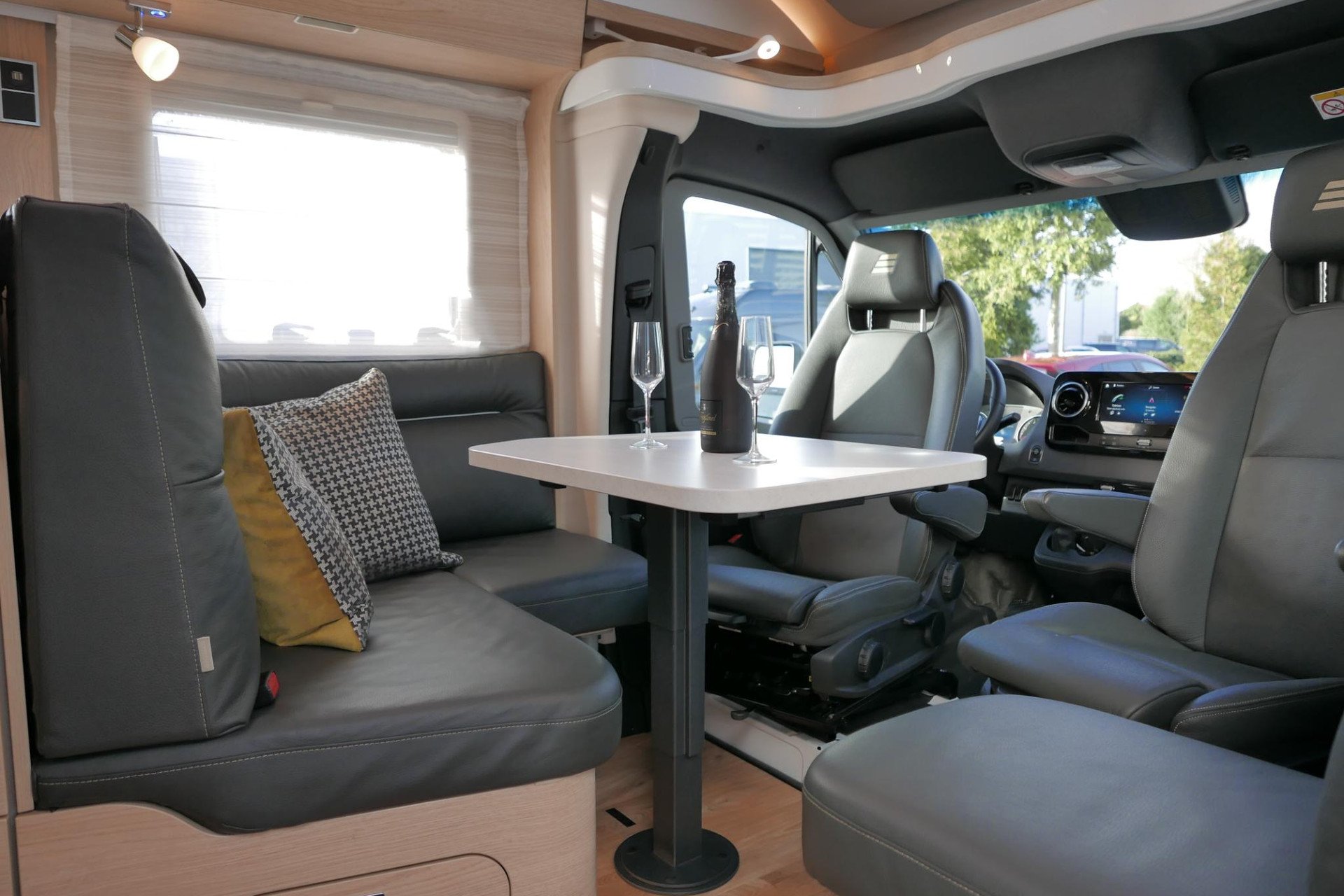 Hymer BMC-T 600 WhiteLine | Mercedes | Levelsysteem | Lithium | Airco