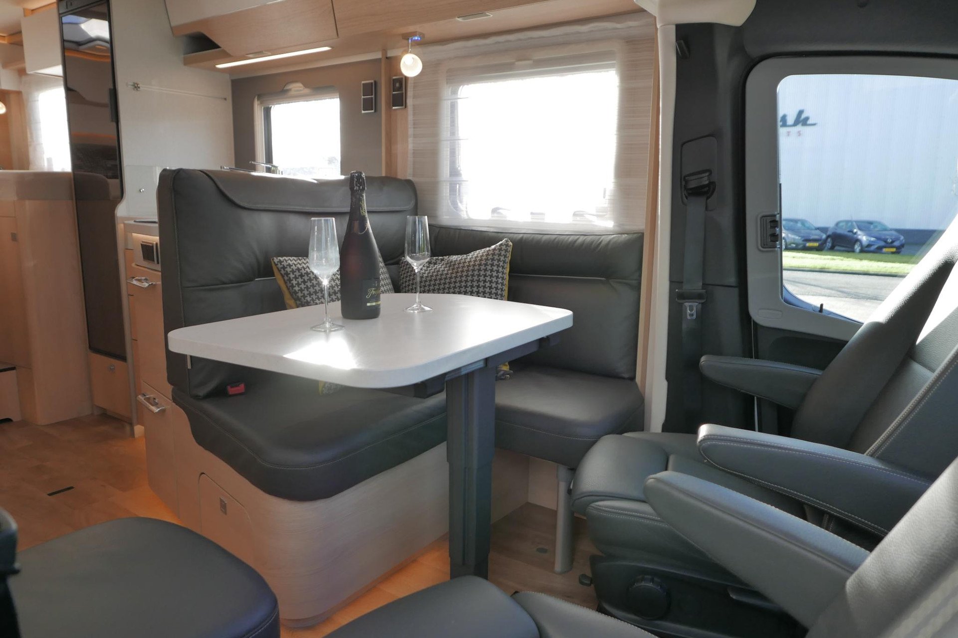 Hymer BMC-T 600 WhiteLine | Mercedes | Levelsysteem | Lithium | Airco