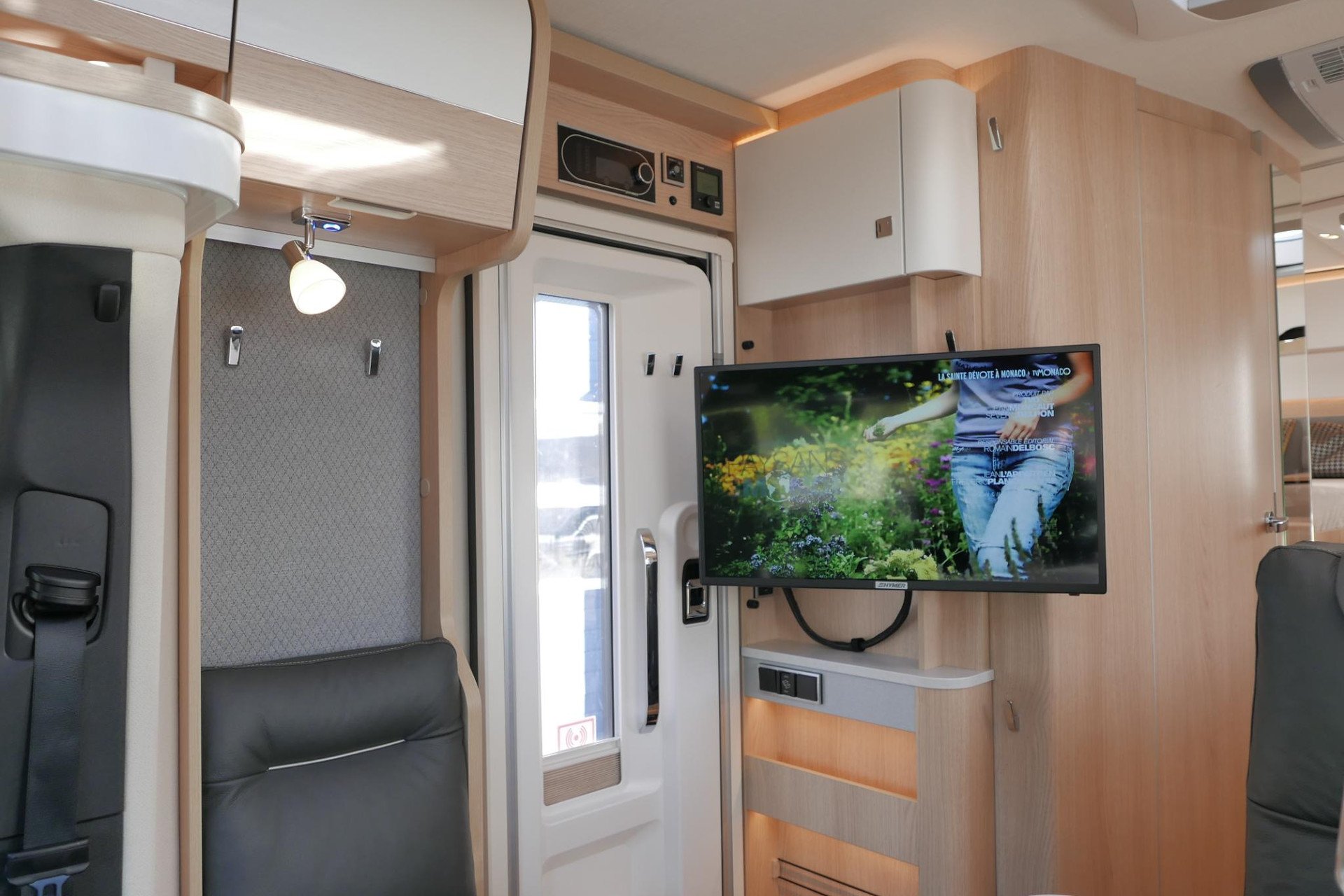 Hymer BMC-T 600 WhiteLine | Mercedes | Levelsysteem | Lithium | Airco