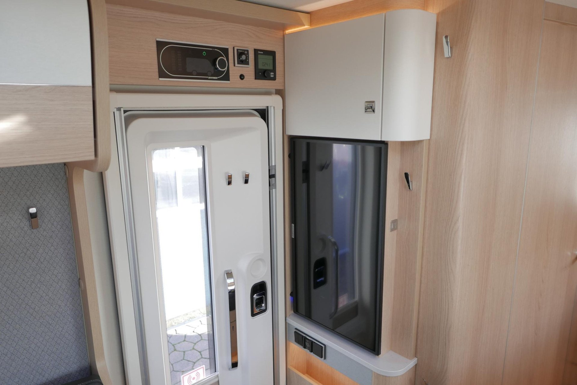 Hymer BMC-T 600 WhiteLine | Mercedes | Levelsysteem | Lithium | Airco
