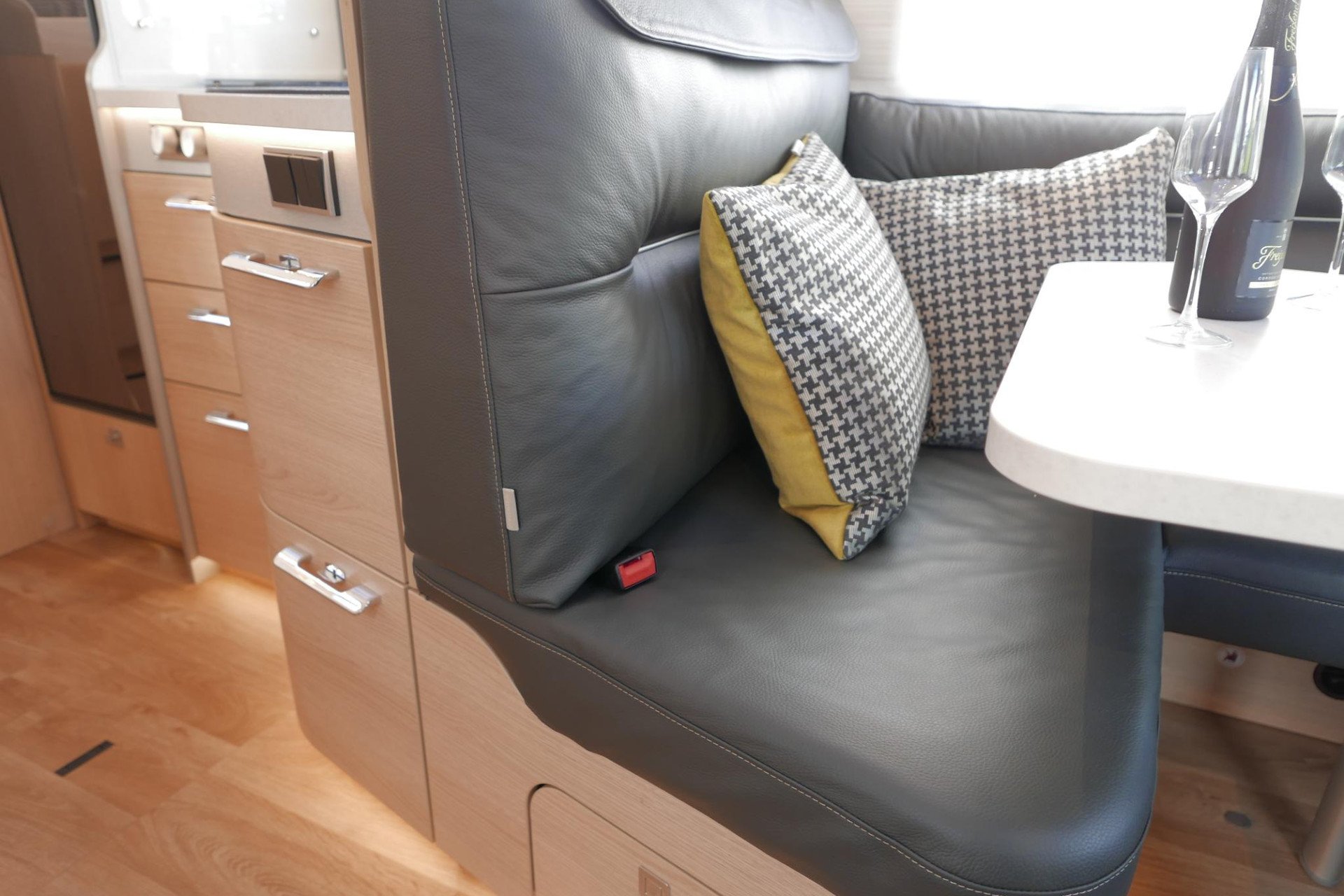 Hymer BMC-T 600 WhiteLine | Mercedes | Levelsysteem | Lithium | Airco