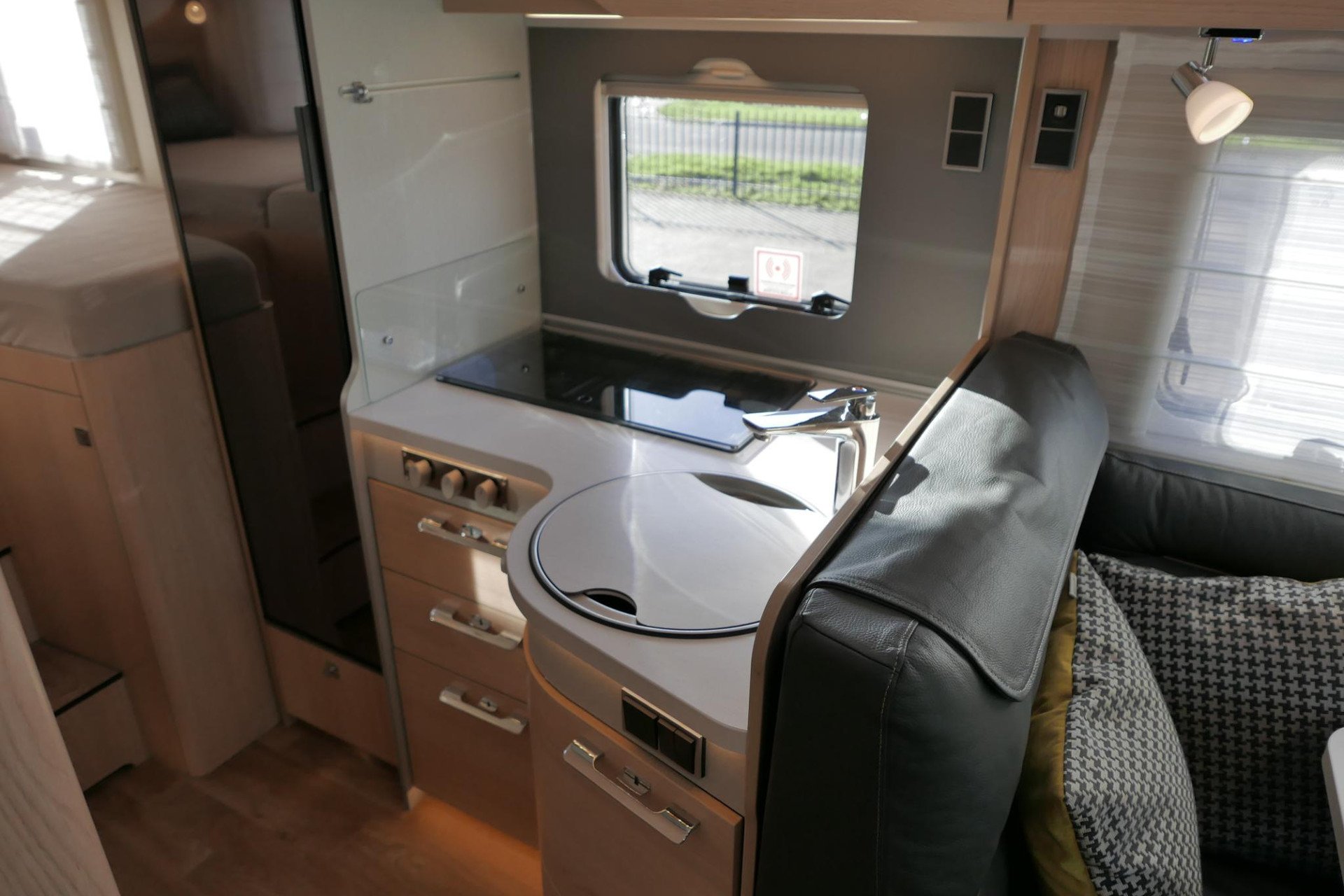 Hymer BMC-T 600 WhiteLine | Mercedes | Levelsysteem | Lithium | Airco