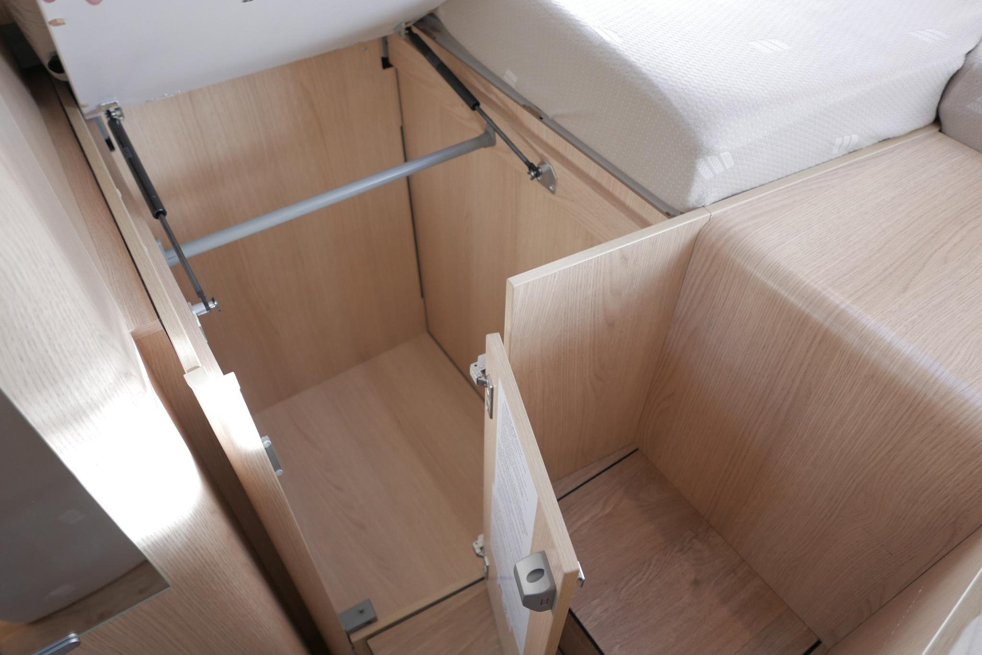 Hymer BMC-T 600 WhiteLine | Mercedes | Levelsysteem | Lithium | Airco