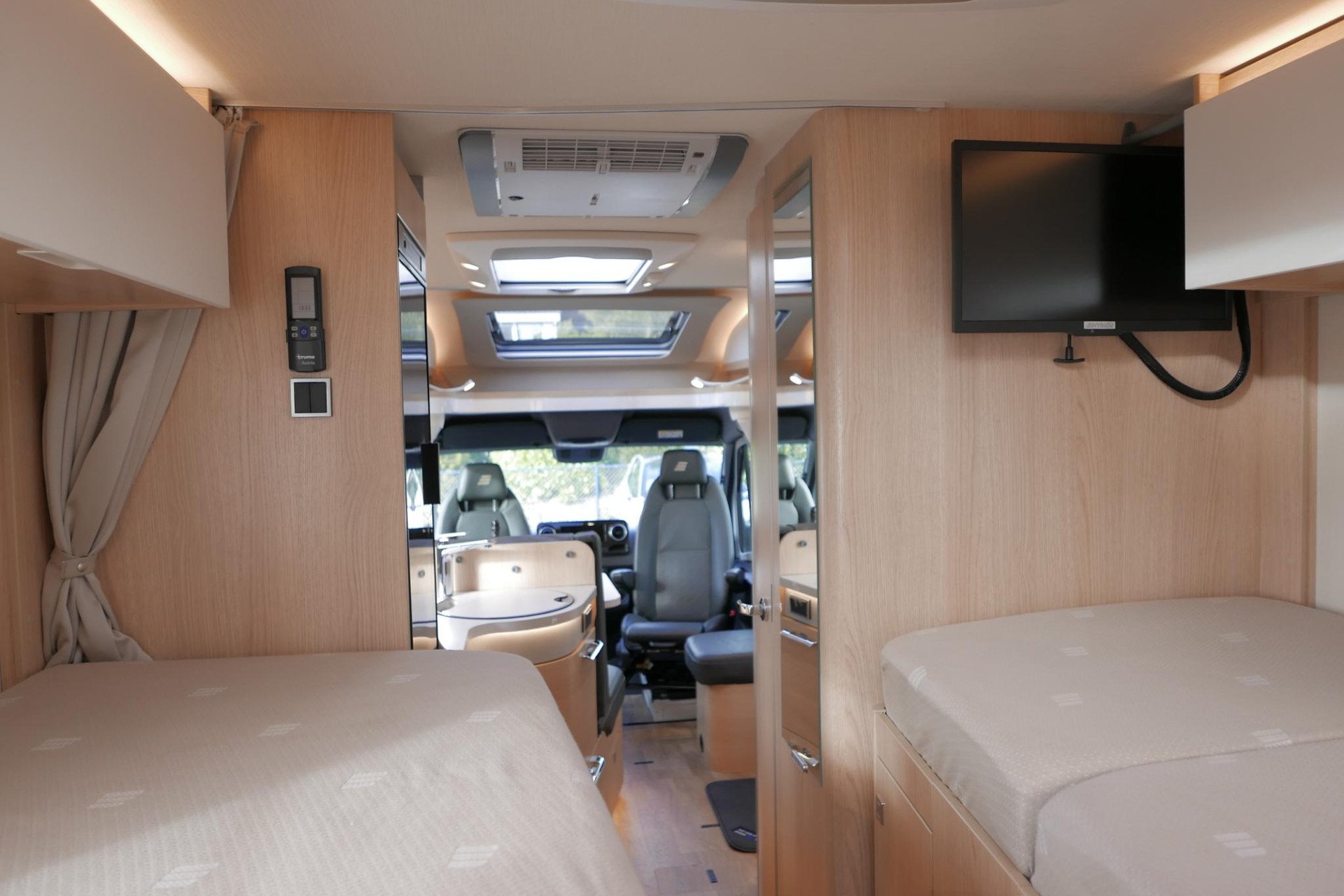 Hymer BMC-T 600 WhiteLine | Mercedes | Levelsysteem | Lithium | Airco
