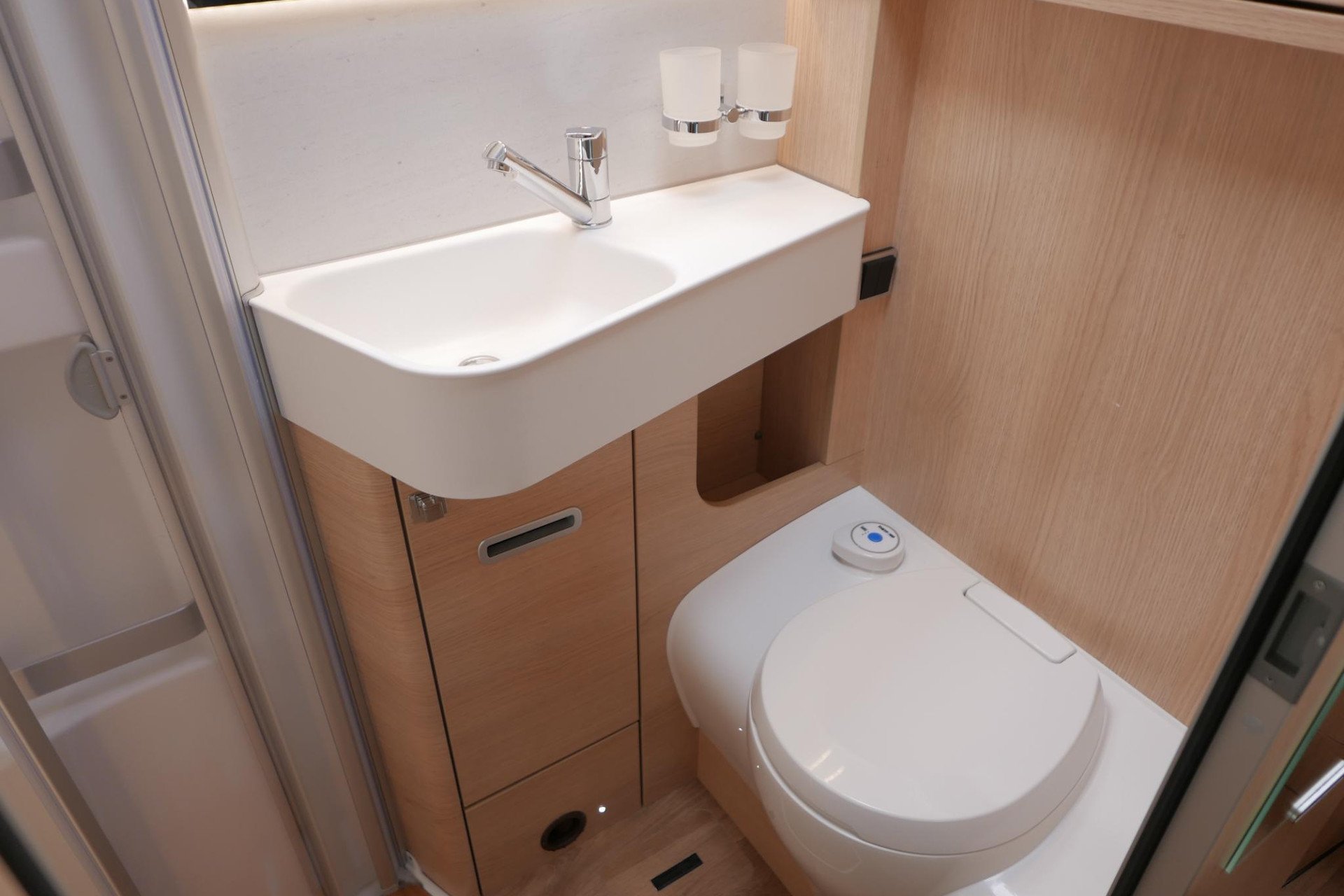 Hymer BMC-T 600 WhiteLine | Mercedes | Levelsysteem | Lithium | Airco