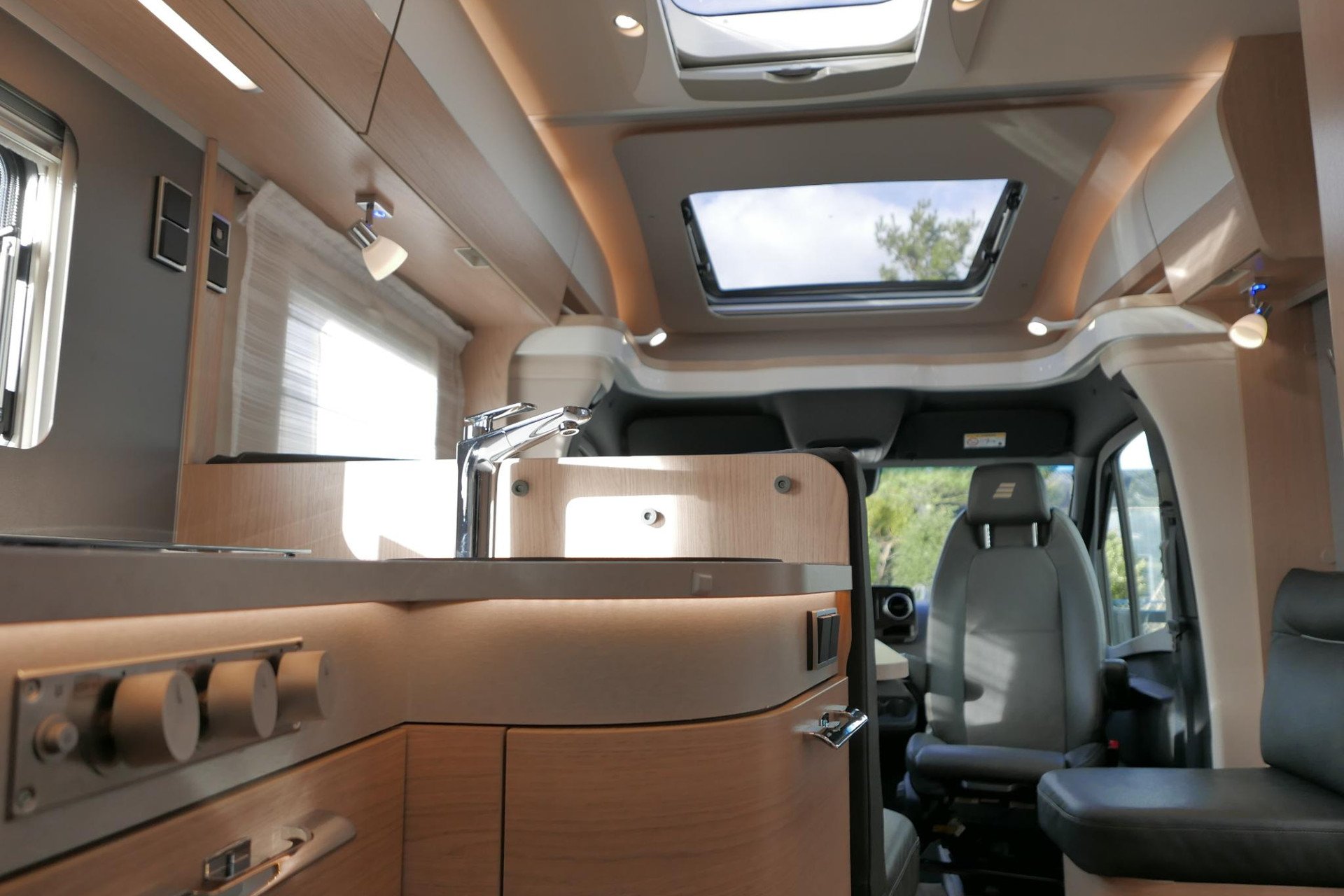 Hymer BMC-T 600 WhiteLine | Mercedes | Levelsysteem | Lithium | Airco
