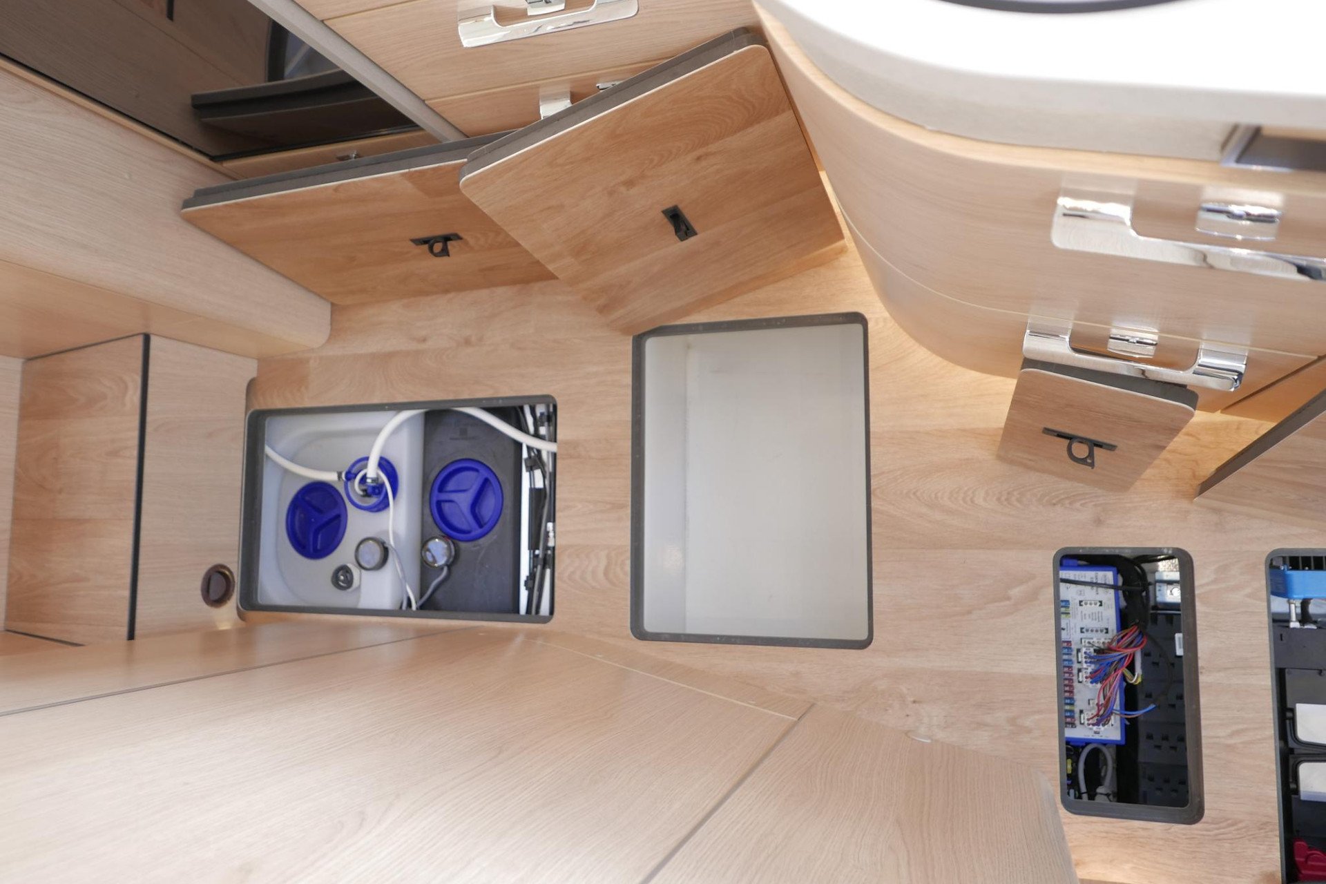 Hymer BMC-T 600 WhiteLine | Mercedes | Levelsysteem | Lithium | Airco