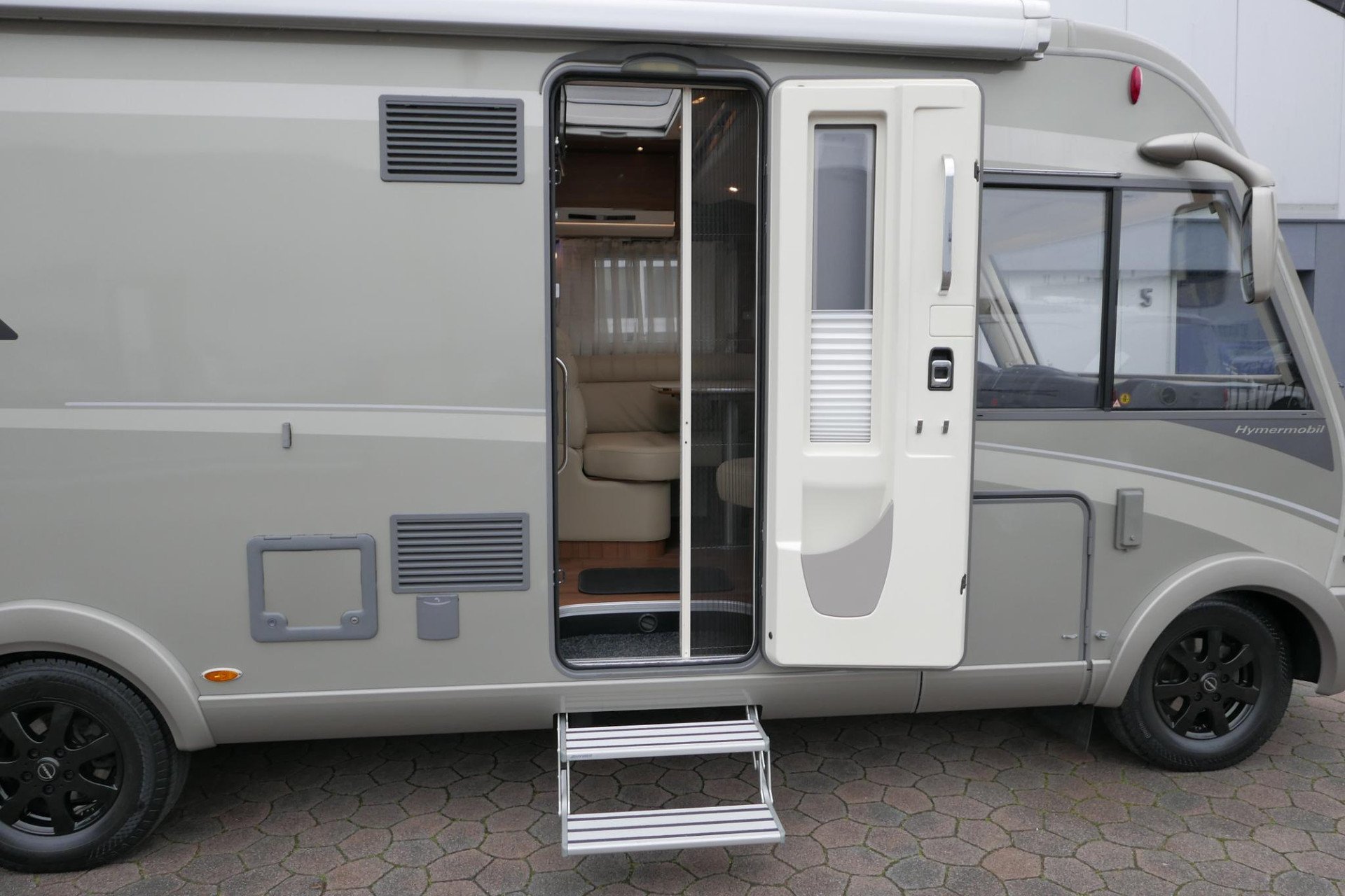 Hymer B 678 PL PremiumLine | Automaat | Levelsysteem | Enkele bedden