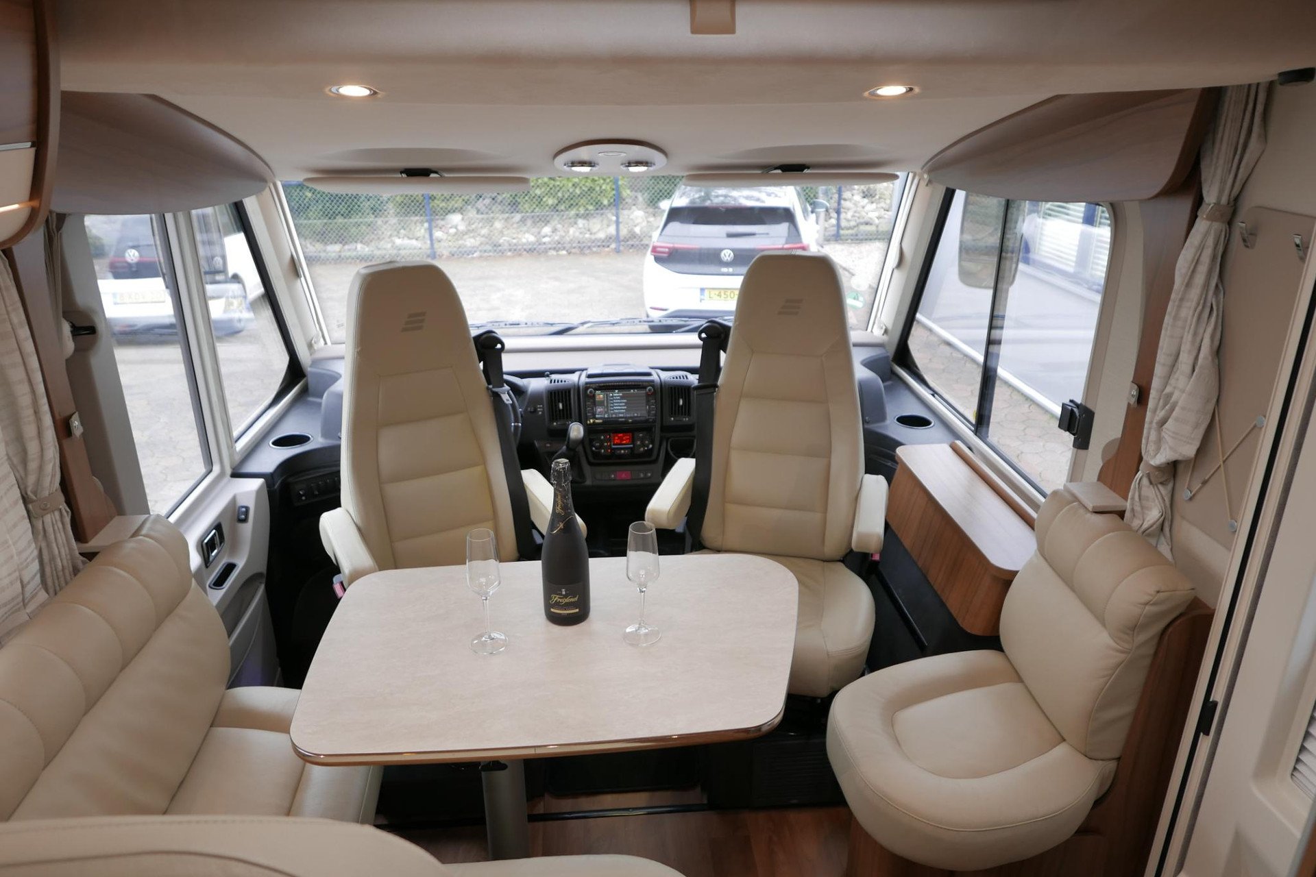 Hymer B 678 PL PremiumLine | Automaat | Levelsysteem | Enkele bedden