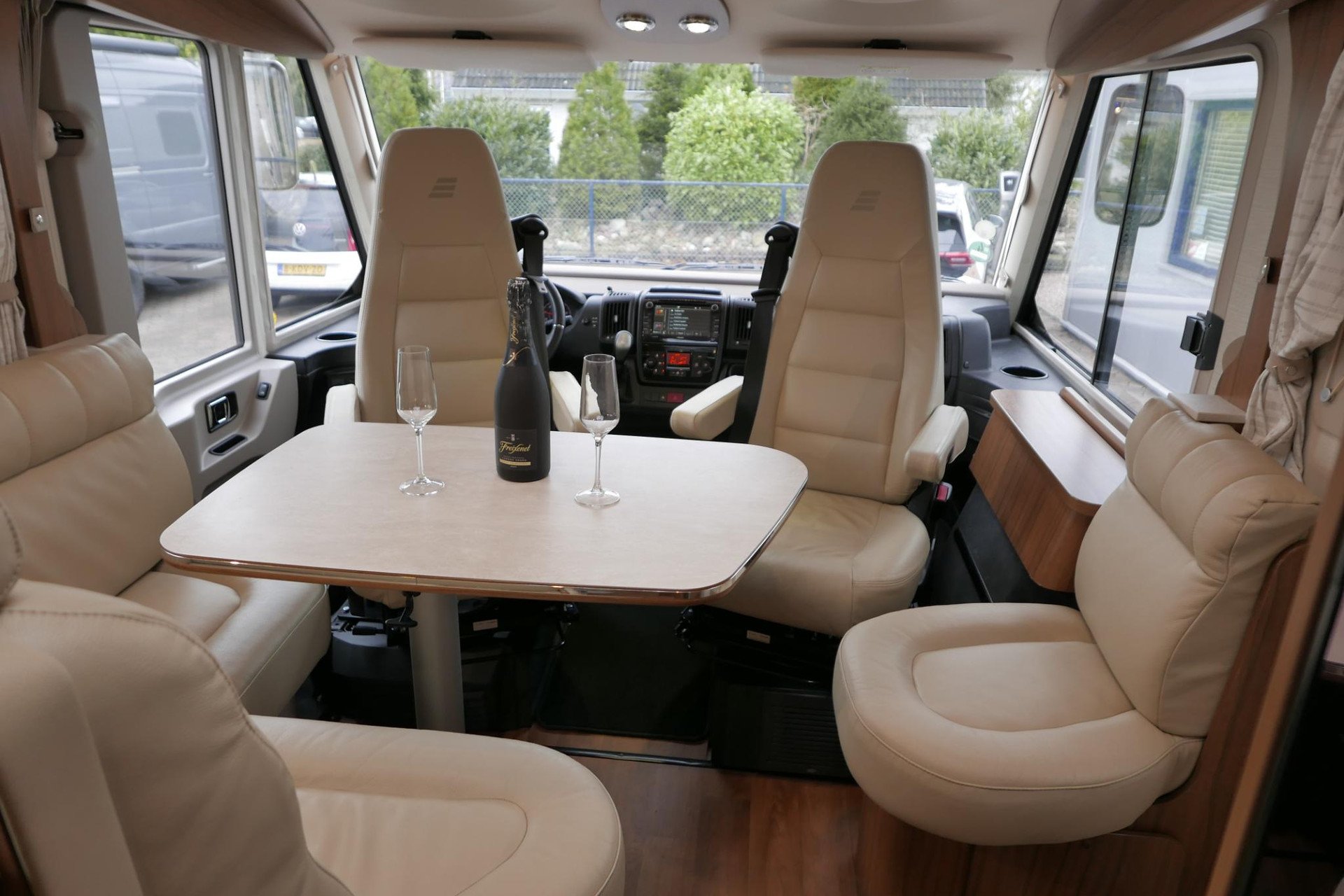 Hymer B 678 PL PremiumLine | Automaat | Levelsysteem | Enkele bedden