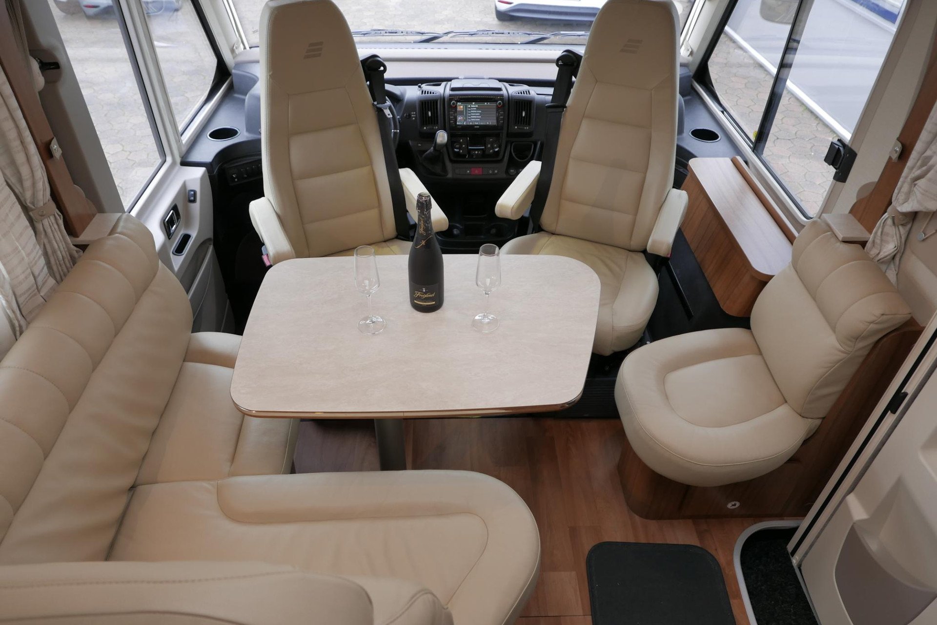 Hymer B 678 PL PremiumLine | Automaat | Levelsysteem | Enkele bedden