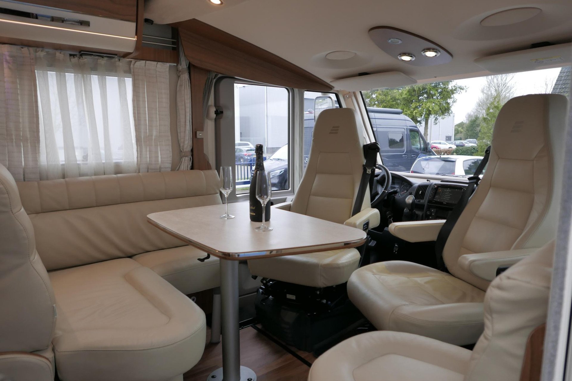 Hymer B 678 PL PremiumLine | Automaat | Levelsysteem | Enkele bedden