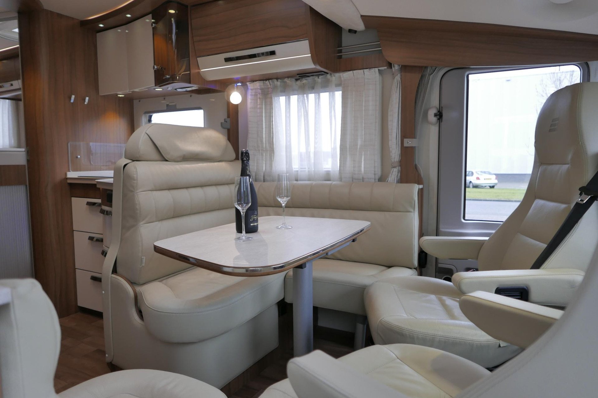 Hymer B 678 PL PremiumLine | Automaat | Levelsysteem | Enkele bedden