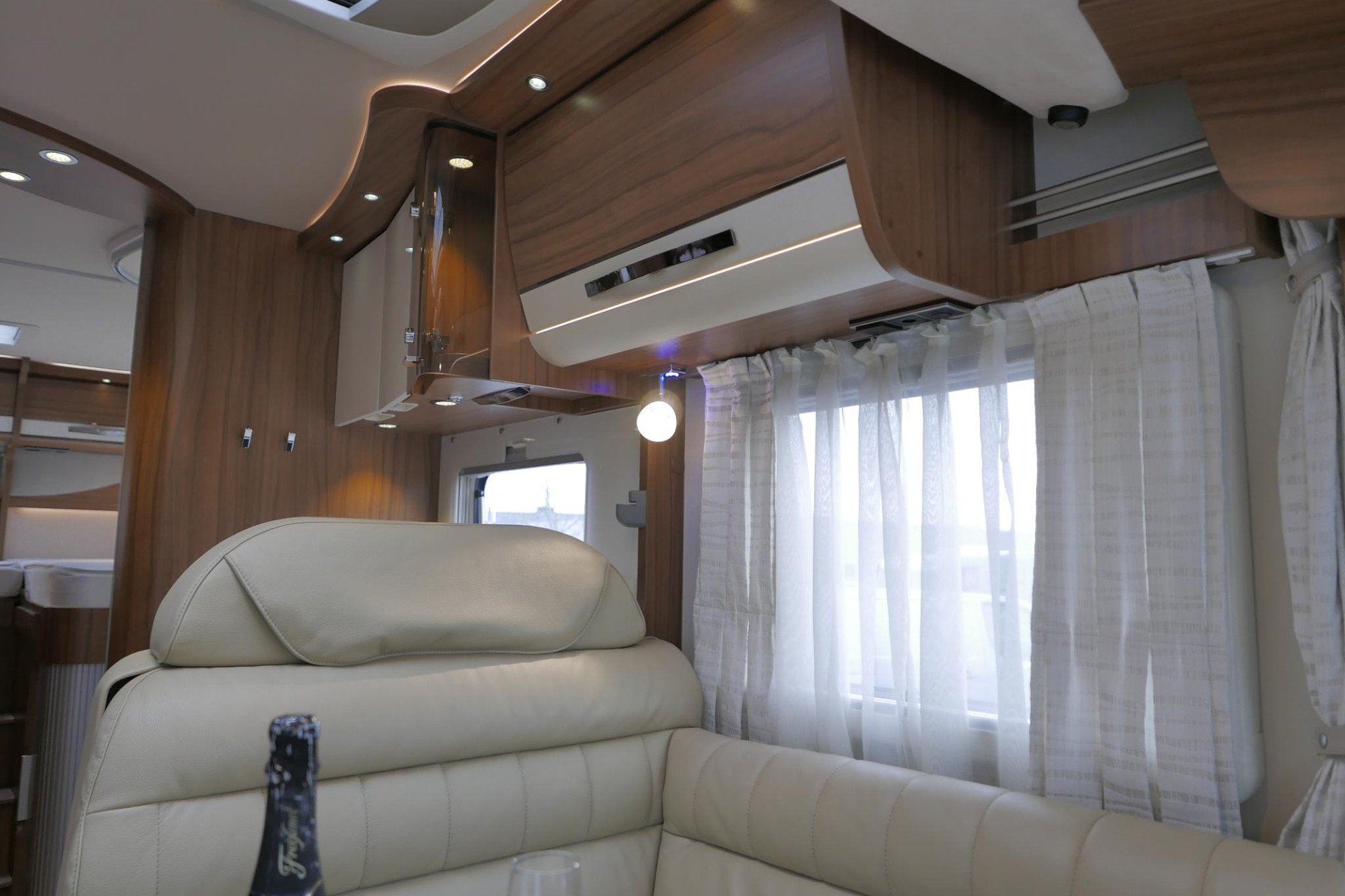 Hymer B 678 PL PremiumLine | Automaat | Levelsysteem | Enkele bedden
