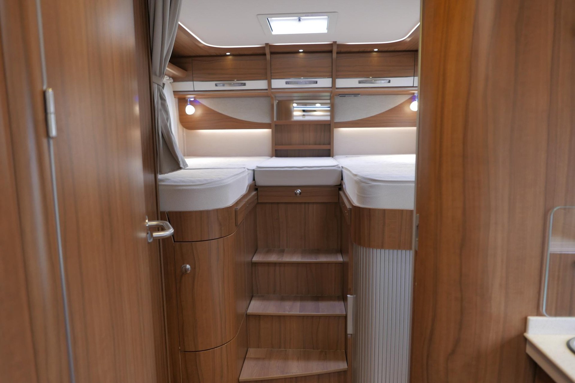 Hymer B 678 PL PremiumLine | Automaat | Levelsysteem | Enkele bedden