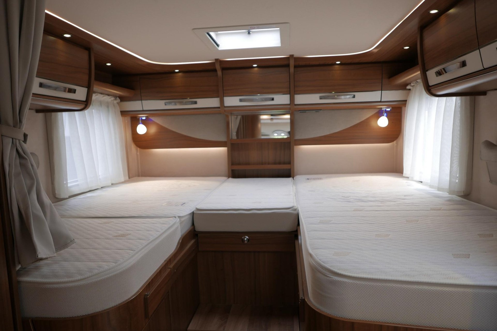 Hymer B 678 PL PremiumLine | Automaat | Levelsysteem | Enkele bedden