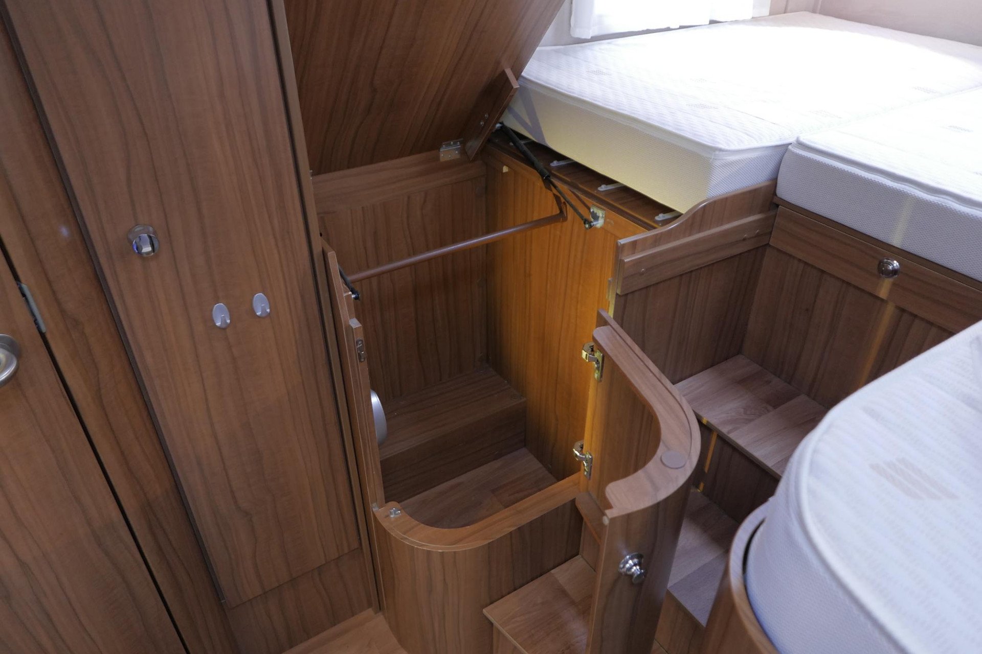 Hymer B 678 PL PremiumLine | Automaat | Levelsysteem | Enkele bedden